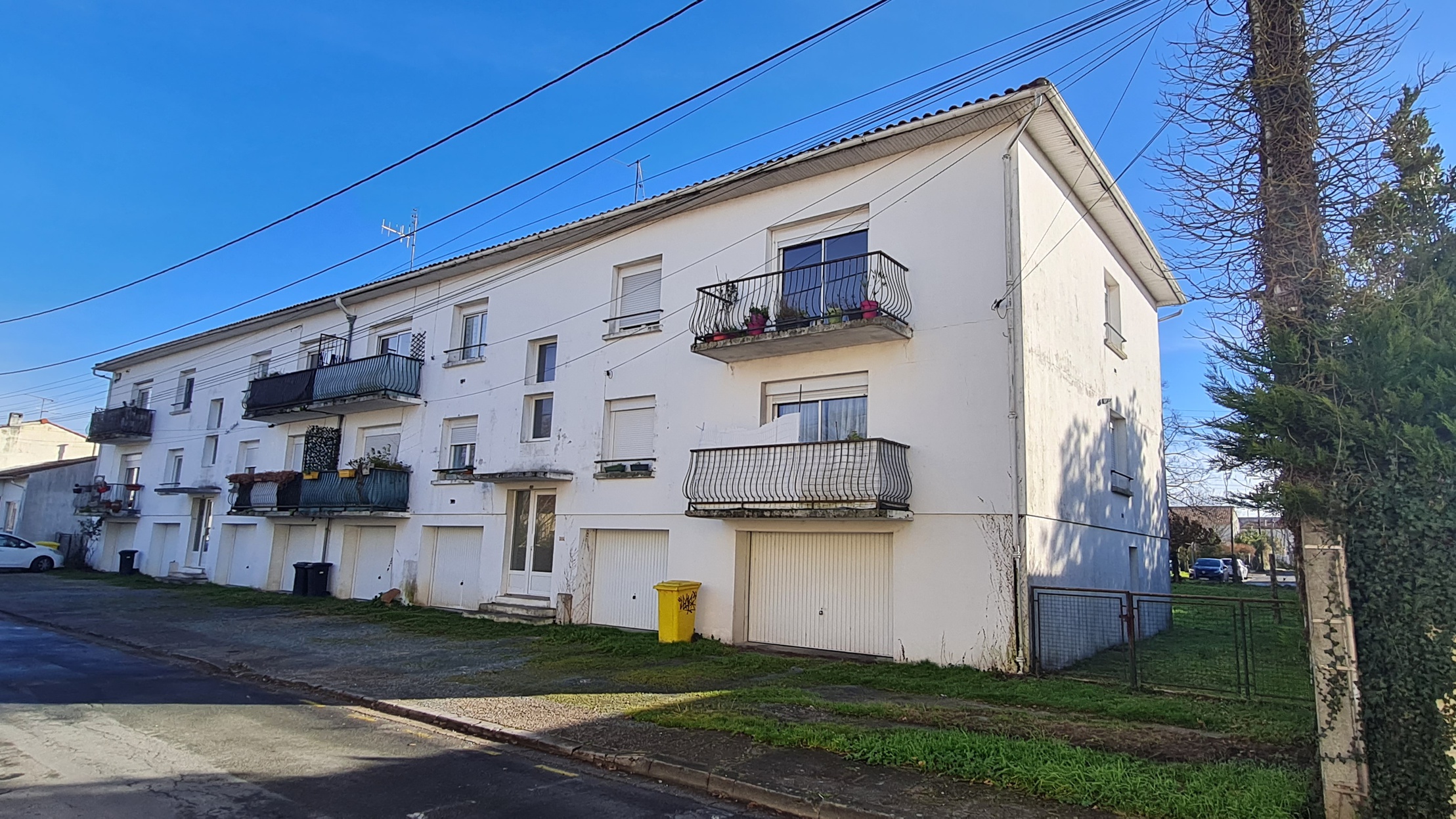 immeuble 28 pièces - 628m2 à Saintes (17100)