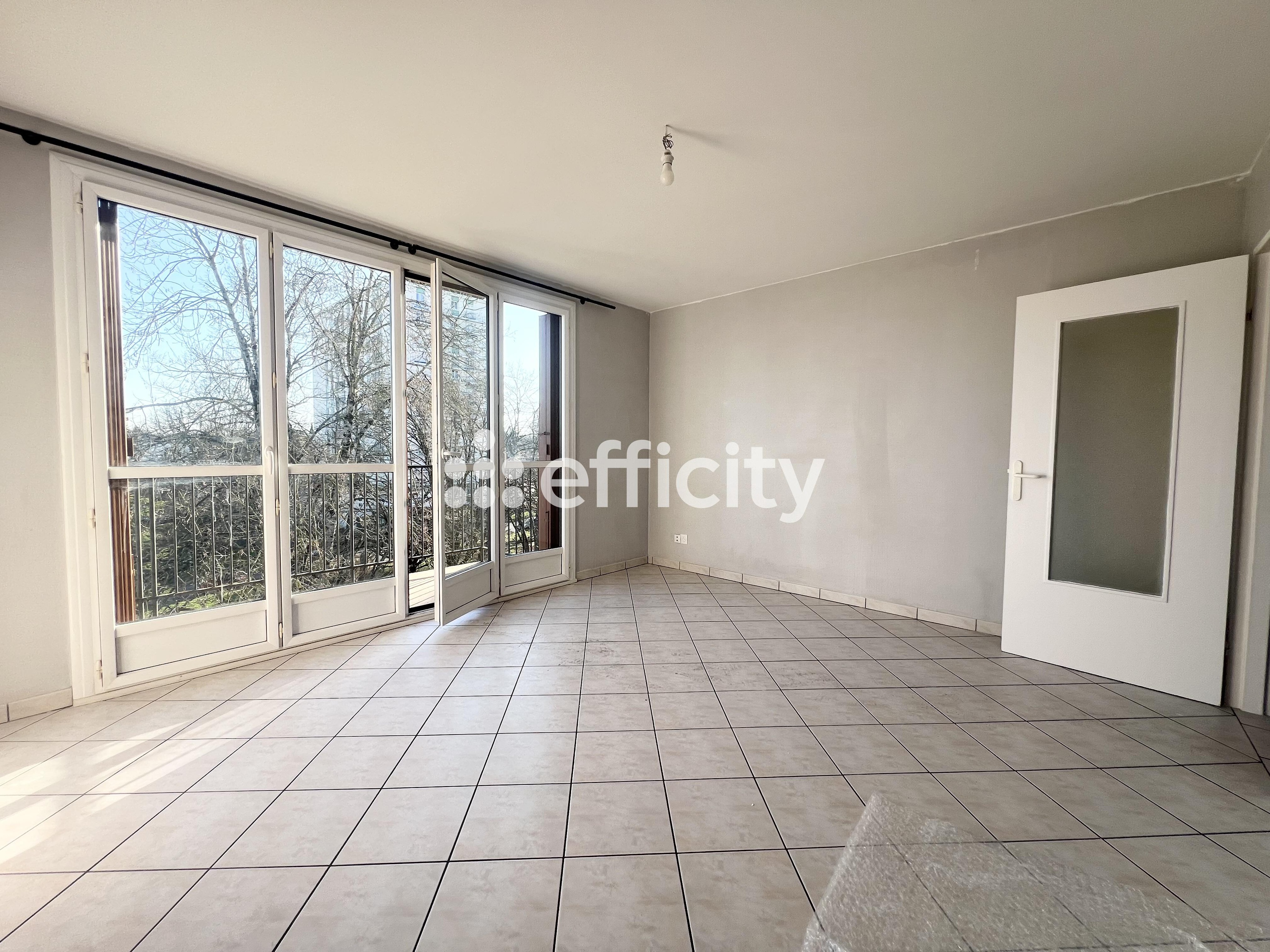 Achat immobilier Appartement 4 pièces  60m2 à Joué-lès-Tours (37300) - Photo n°1