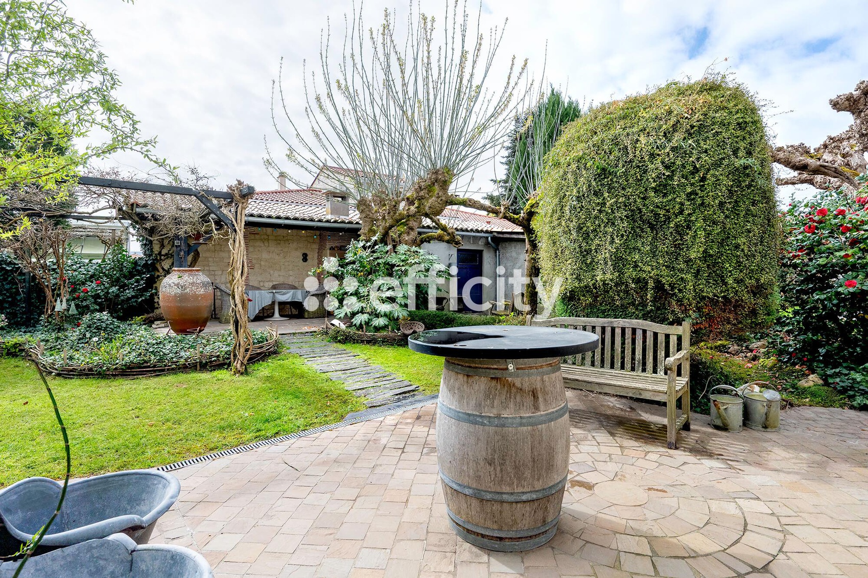 Achat immobilier Maison 6 pièces  152m2 à Saint-Médard-en-Jalles (33160) - Photo n°1