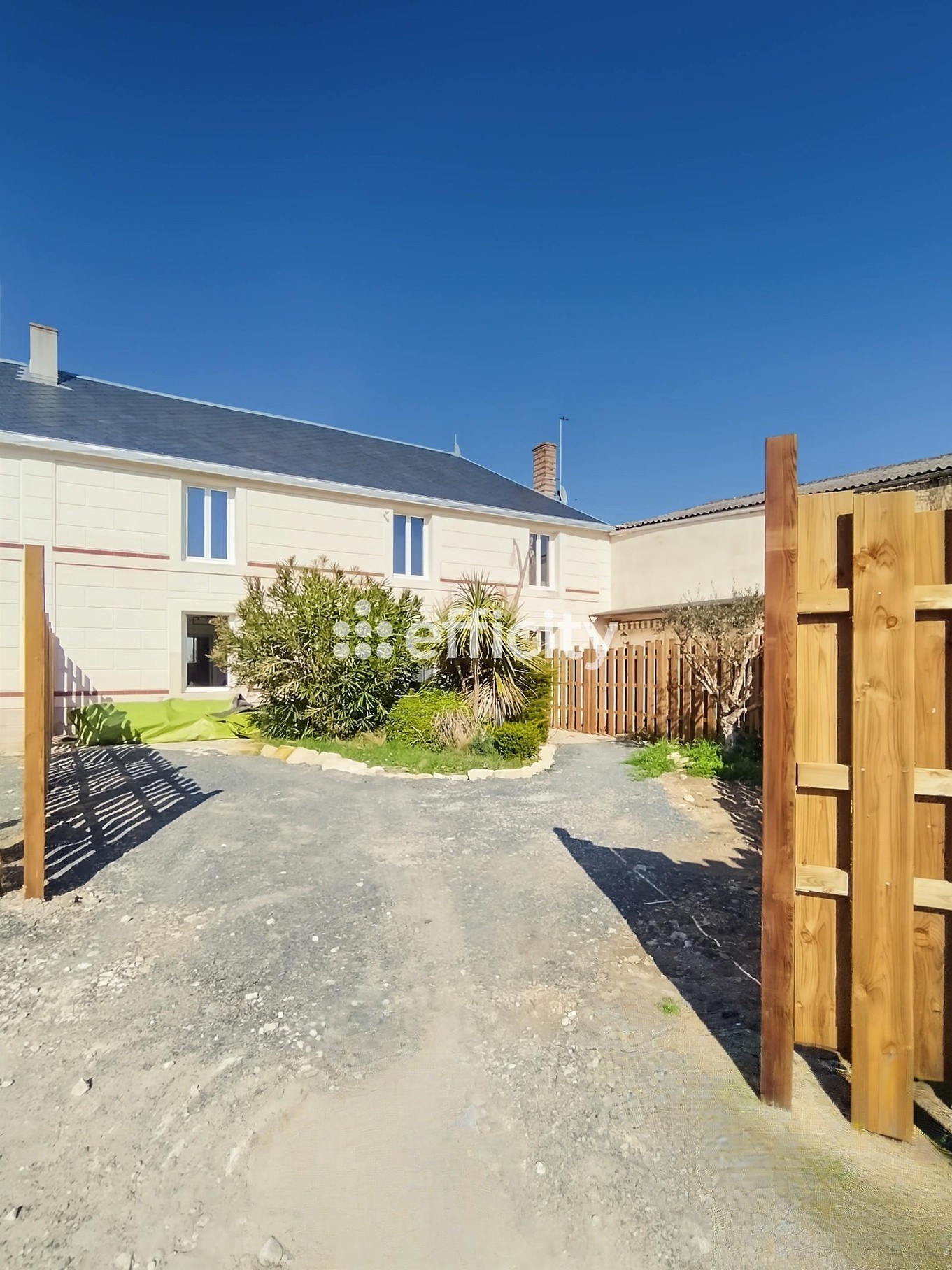 Achat immobilier Maison 4 pièces  135m2 à Puyravault (17700) - Photo n°1