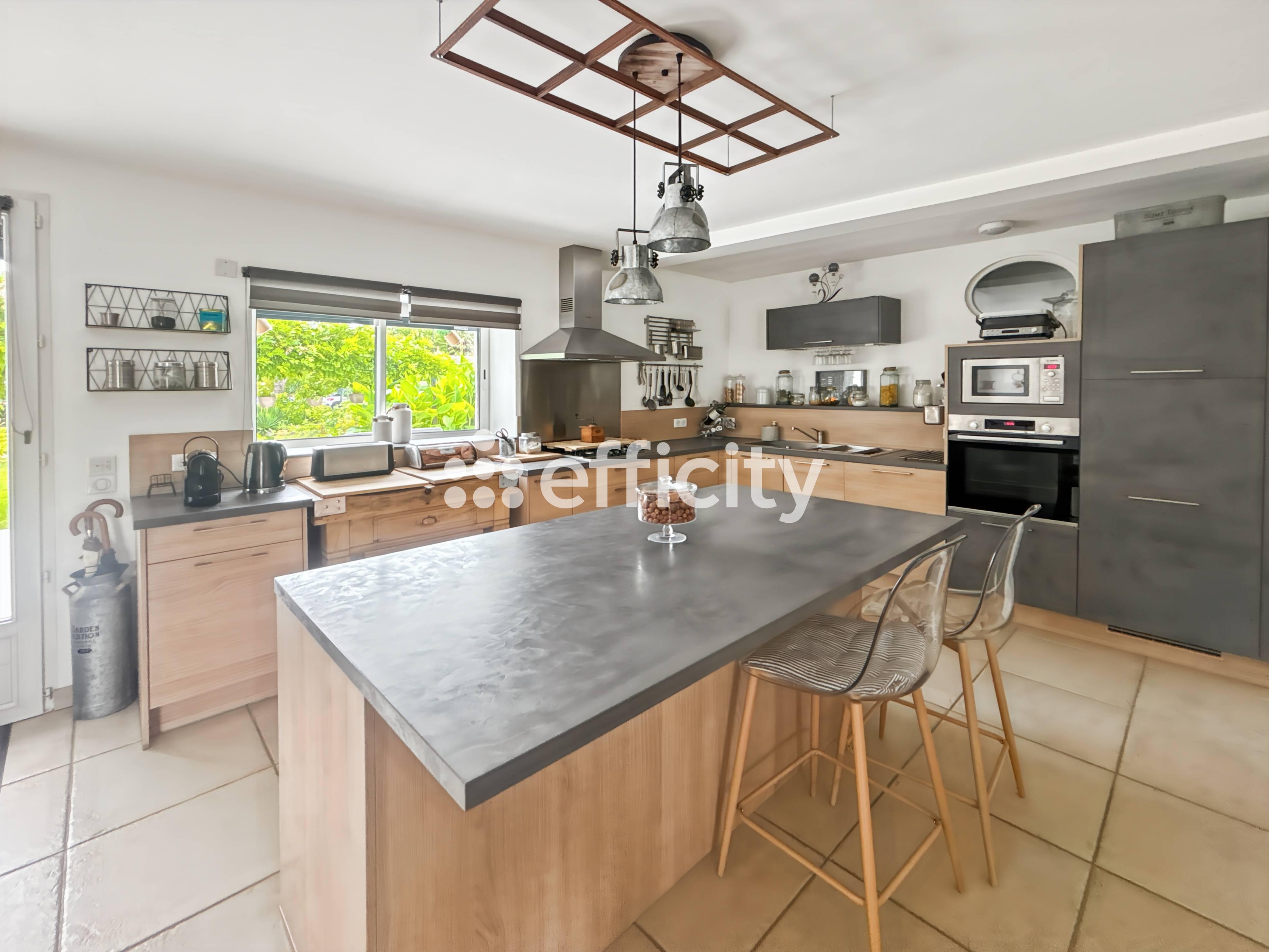 Achat immobilier Maison 6 pièces  192m2 à Nantillé (17770) - Photo n°8
