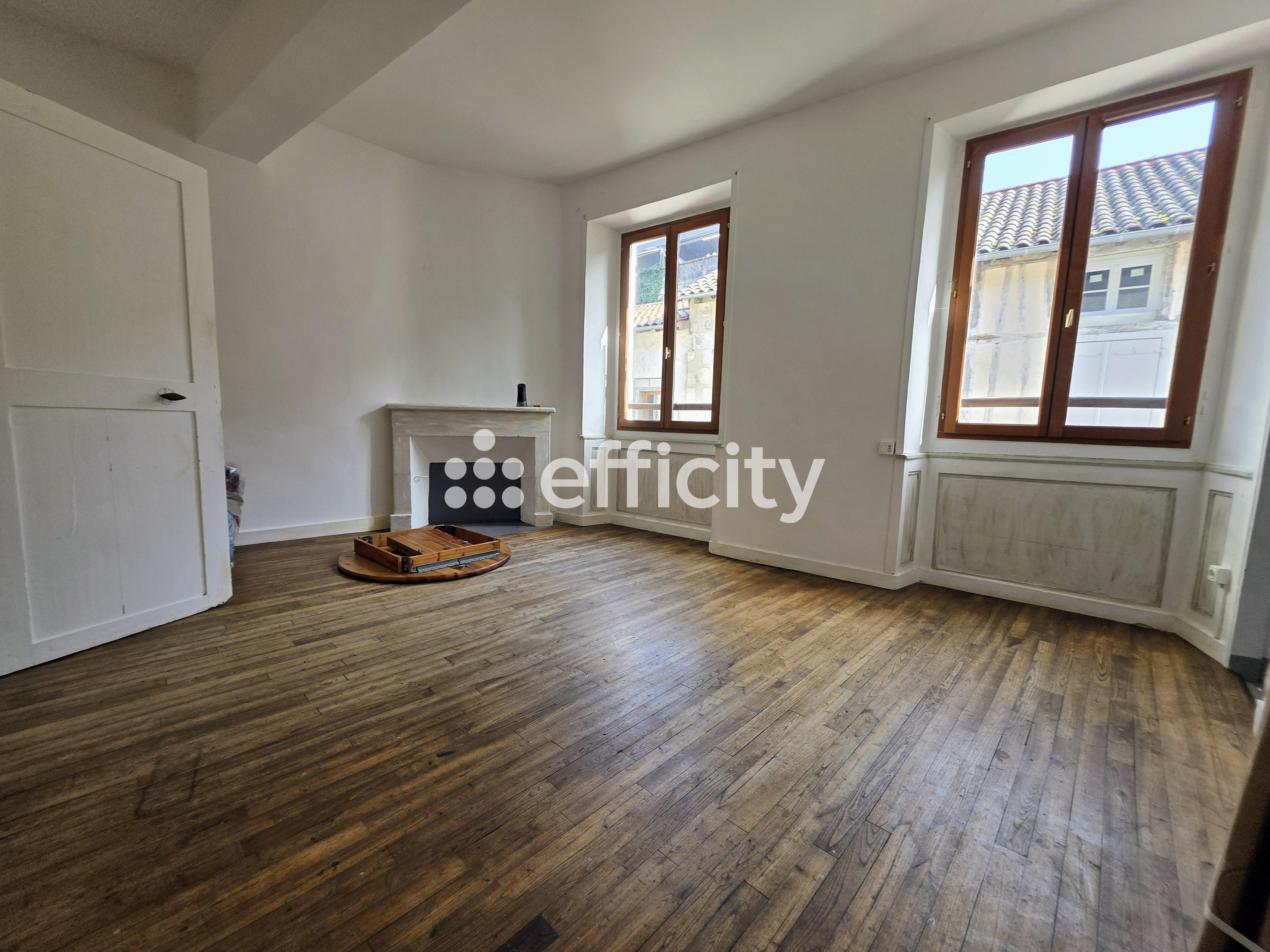 Achat immobilier Immeuble 8 pièces  140m2 à Nontron (24300) - Photo n°1