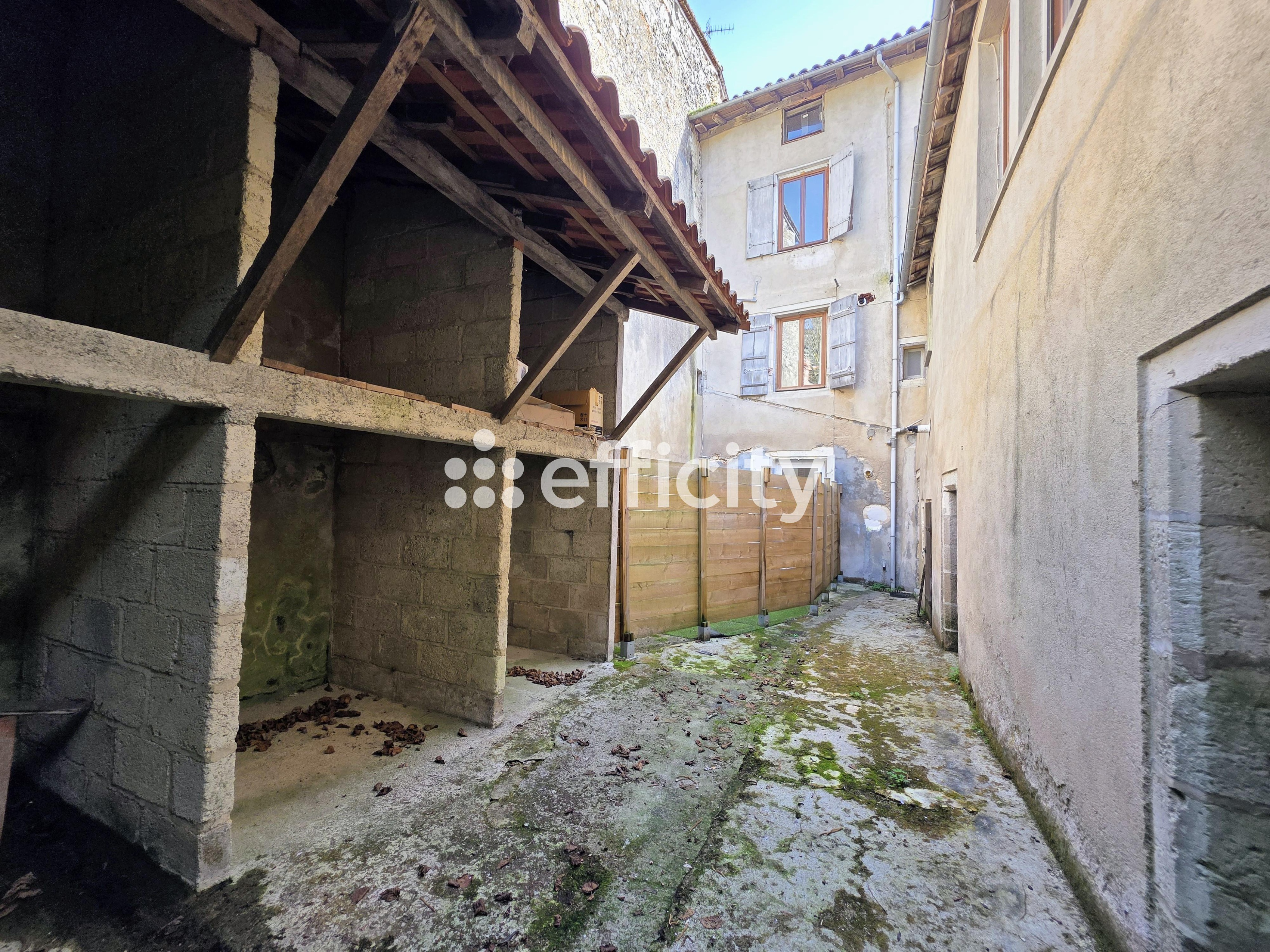 Achat immobilier Immeuble 8 pièces  140m2 à Nontron (24300) - Photo n°14