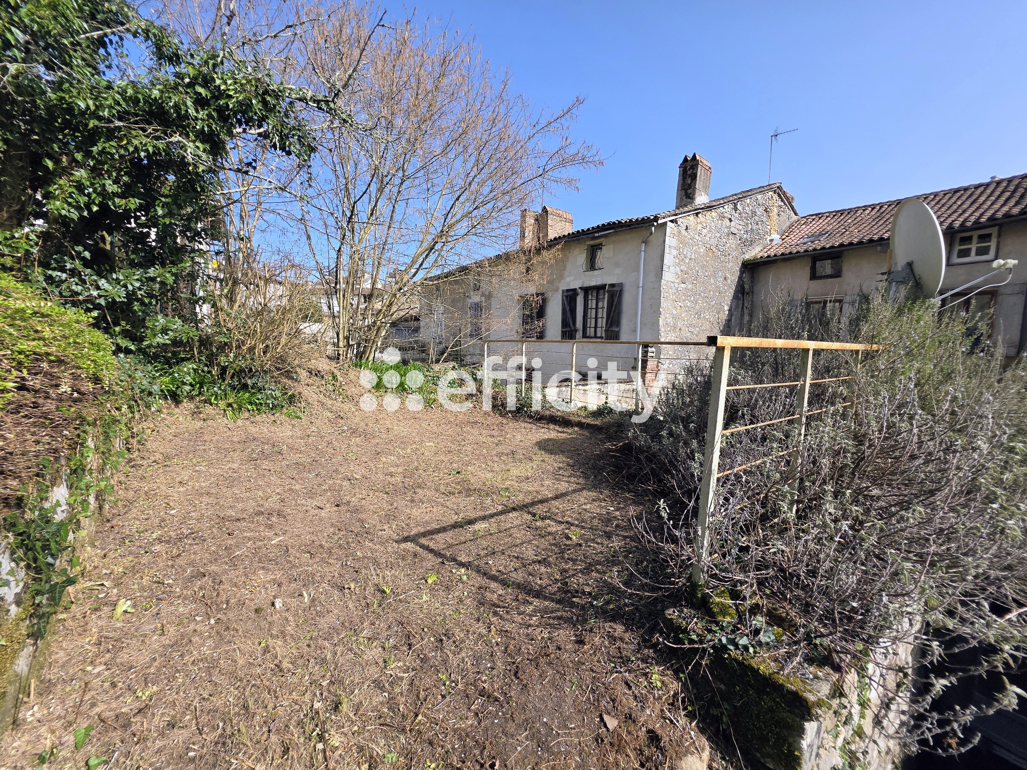 Achat immobilier Immeuble 8 pièces  140m2 à Nontron (24300) - Photo n°16