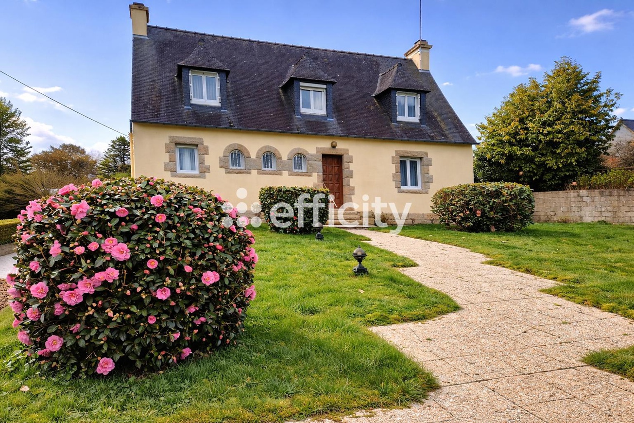 Achat immobilier Maison 6 pièces  183m2 à Rostrenen (22110) - Photo n°1