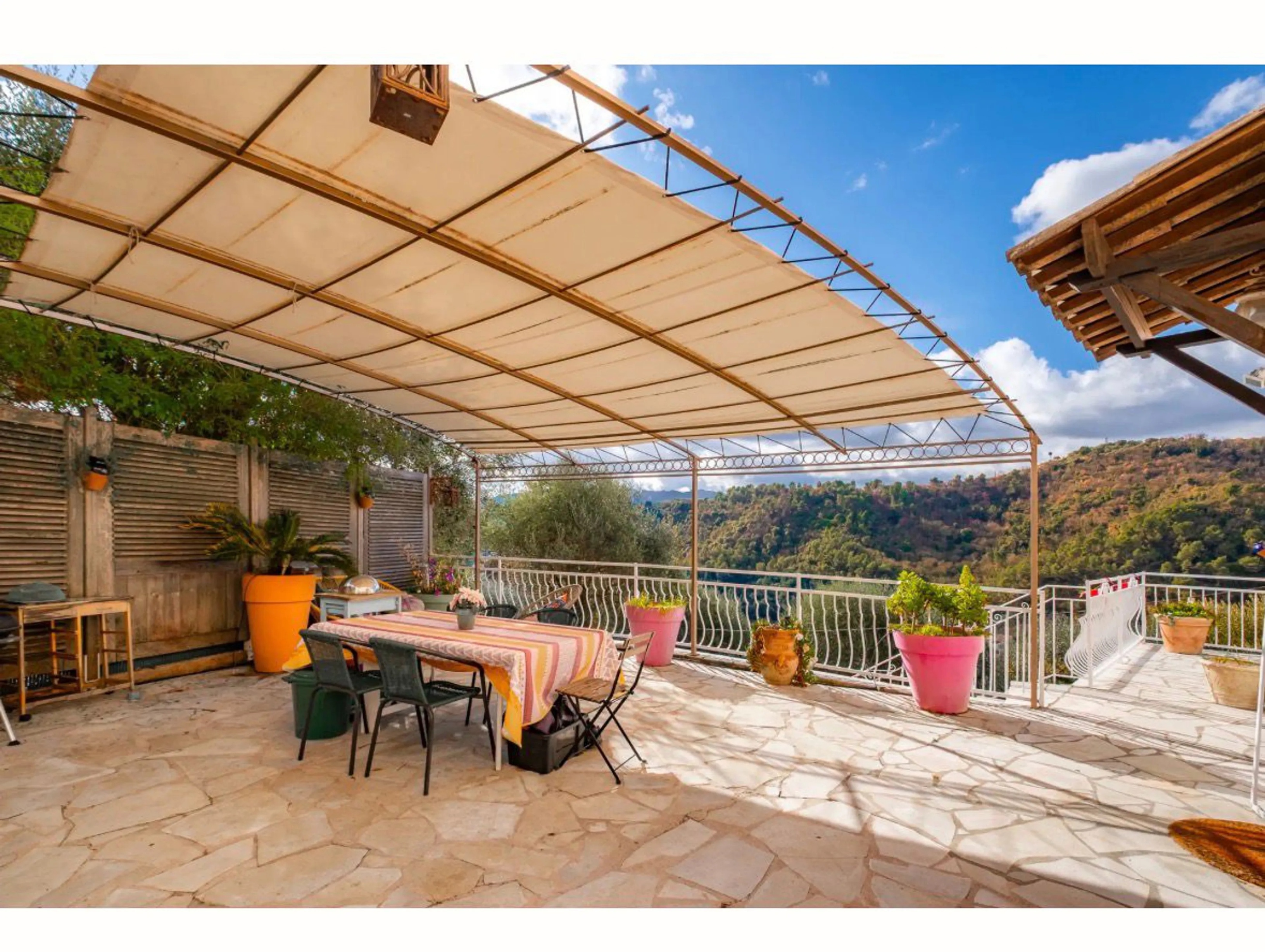 Achat immobilier Maison 6 pièces  160m2 à Contes (06390) - Photo n°10