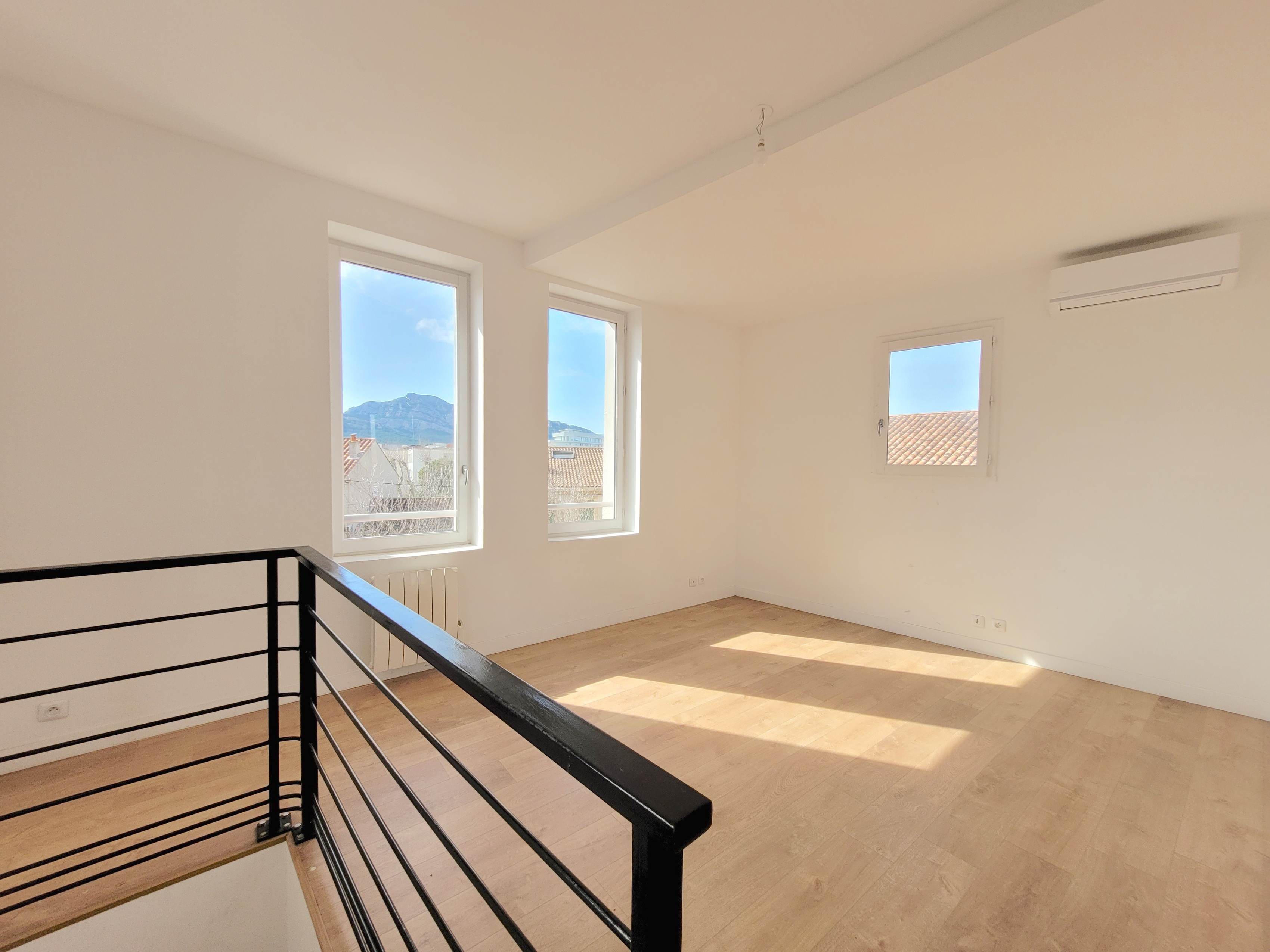 Achat immobilier Appartement 2 pièces  45m2 à Marseille (13008) - Photo n°1