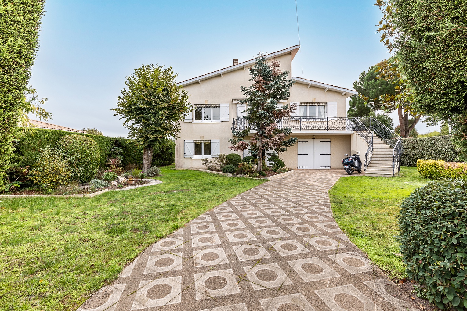 Achat immobilier Maison 8 pièces  226m2 à Pessac (33600) - Photo n°1