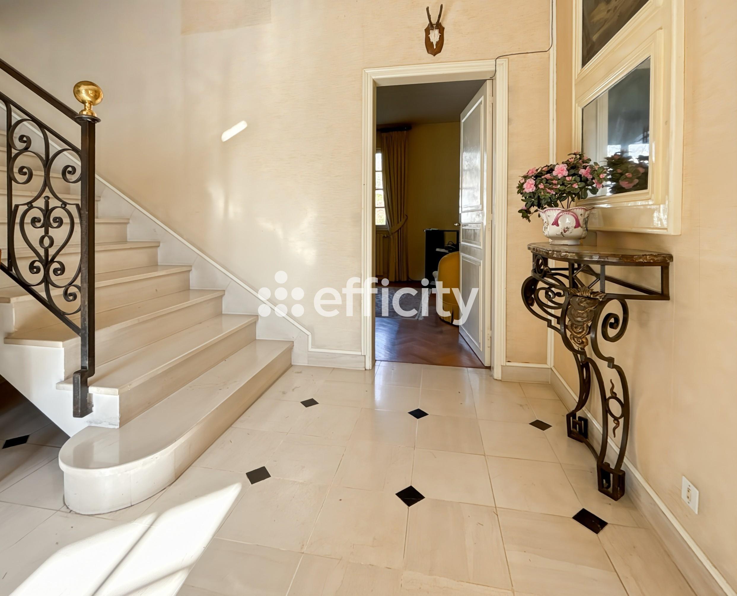 Maison 13 pièces 362 m² · à Évron · 362 m² · 439 000 €