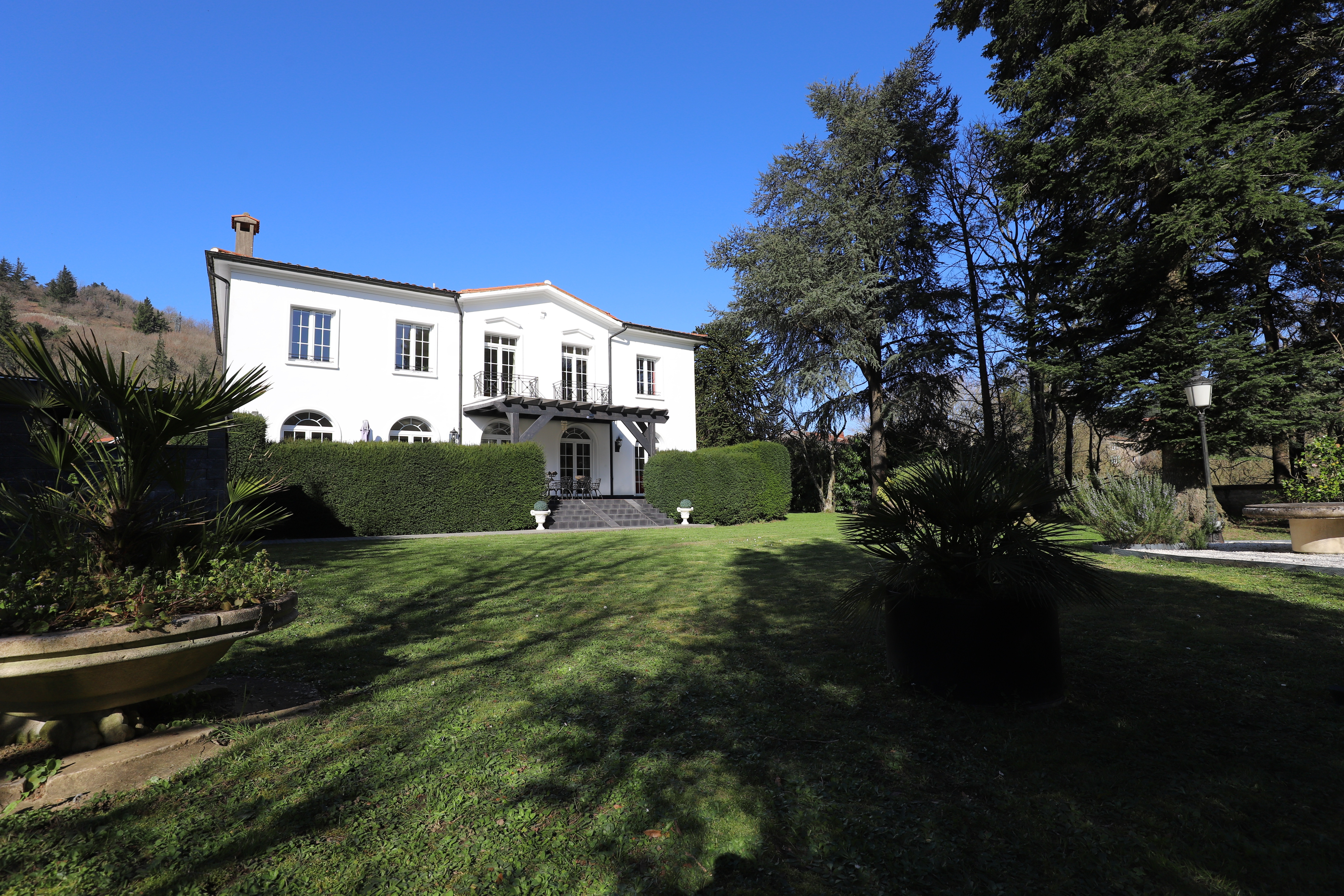 Maison 10 pièces 321 m² · à Labastide-Rouairoux · 321 m² · 550 000 €