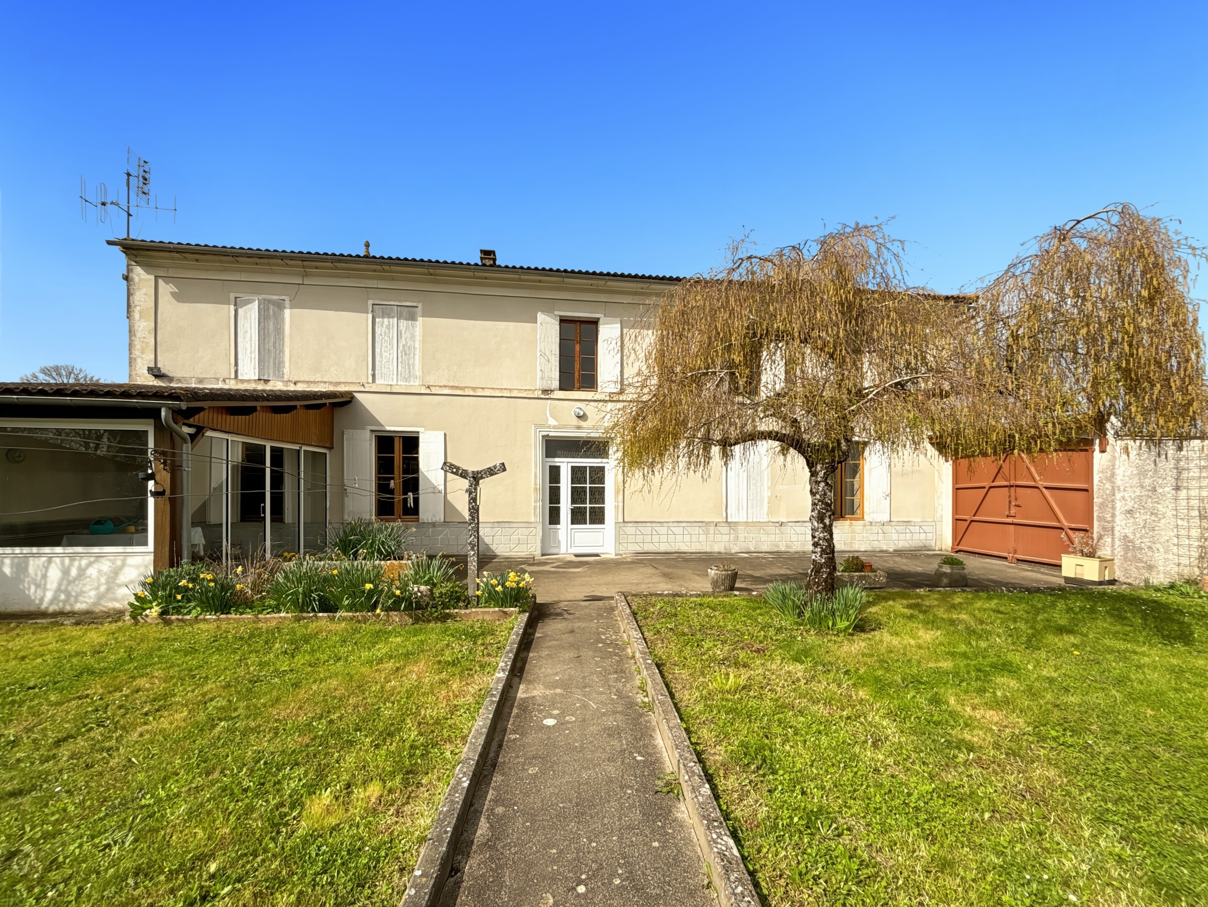 Achat immobilier Maison 7 pièces  183m2 à Jarnac-Champagne (17520) - Photo n°5