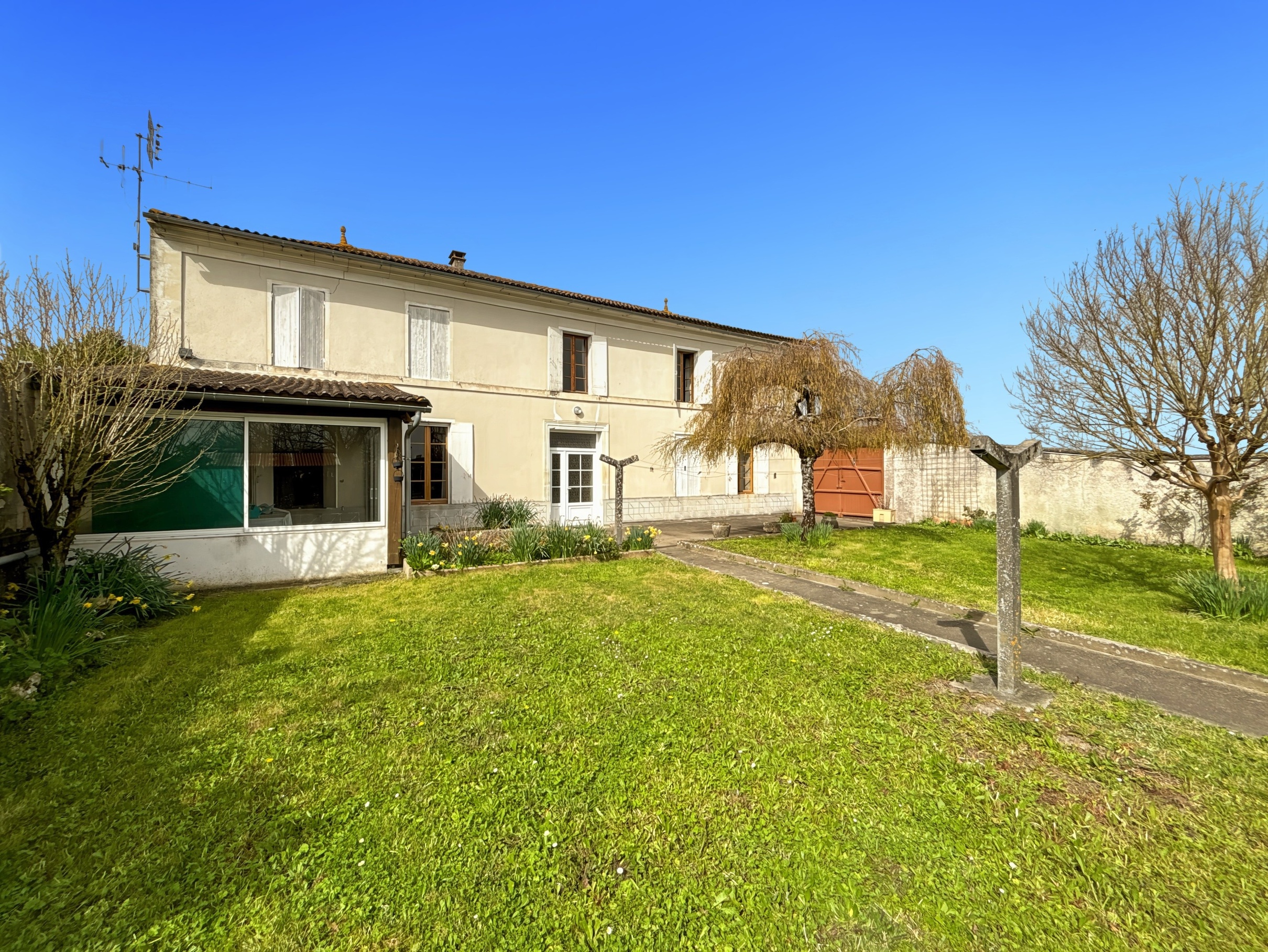 Achat immobilier Maison 7 pièces  183m2 à Jarnac-Champagne (17520) - Photo n°6