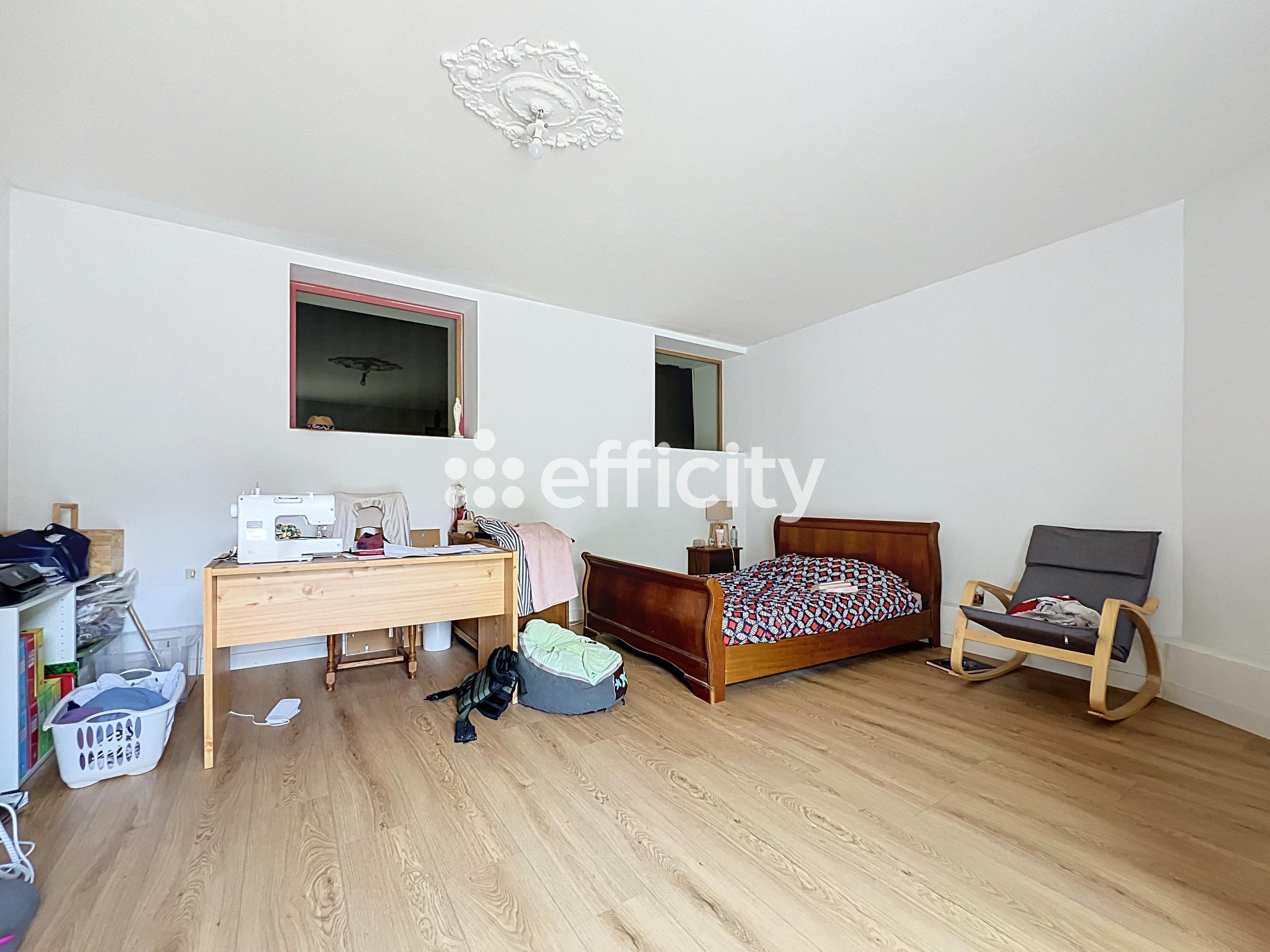 Maison 5 pièces 150 m² · à Tours · 150 m² · 250 000 €