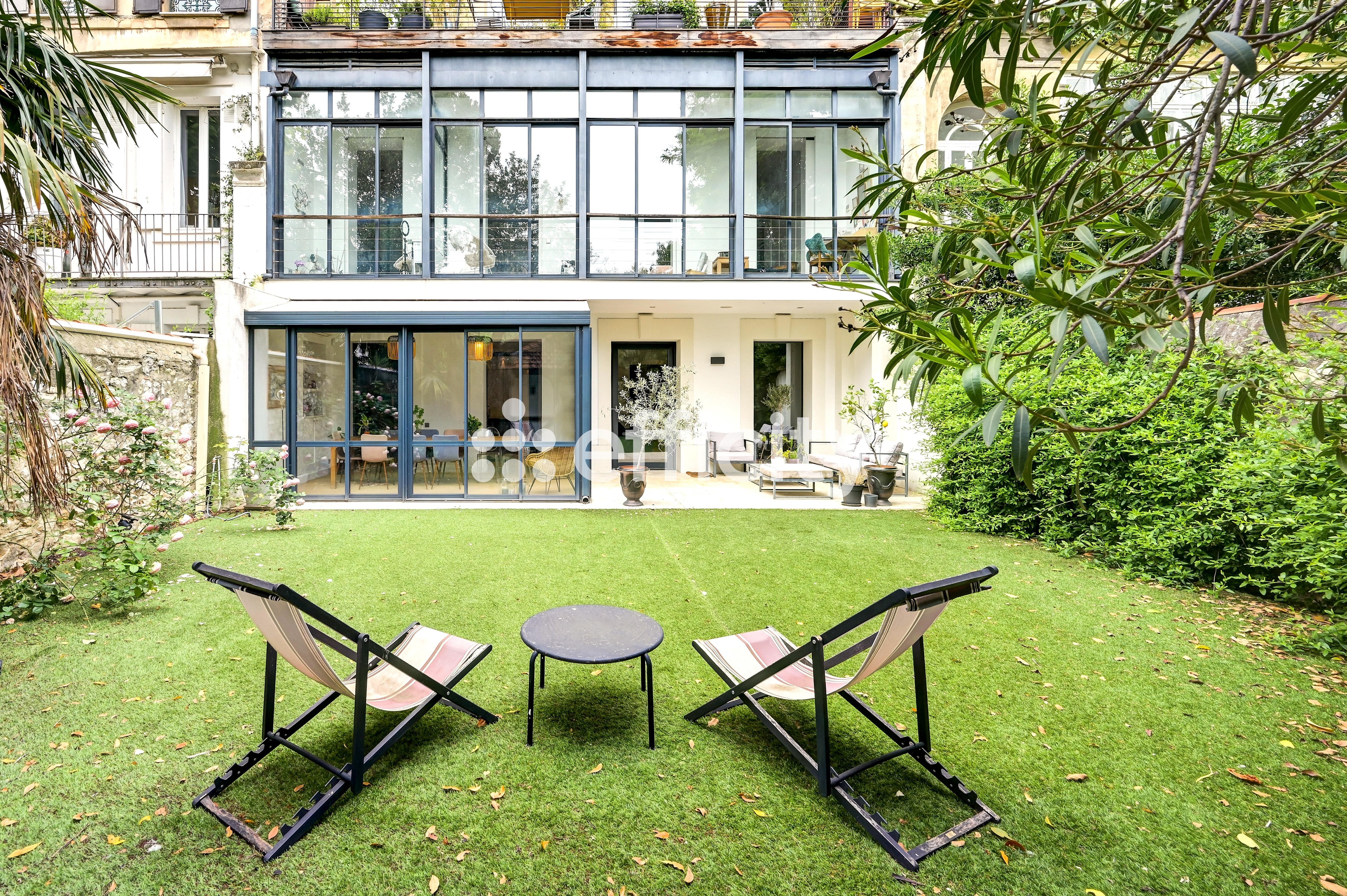 appartement 8 pièces - 250,0m2 à Marseille (13008)