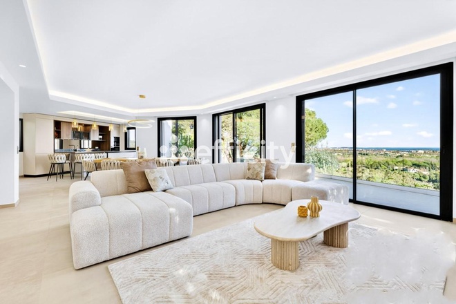 maison 8 pièces - 200m2 à Mandelieu-la-Napoule (06210)