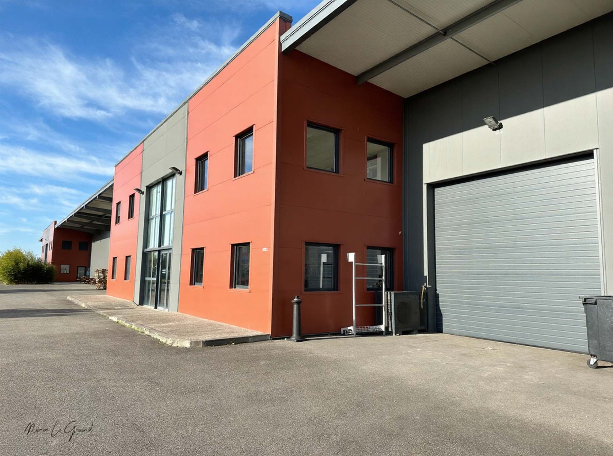 Local commercial 1200 m² · à Gaillac · 1 200 m² · 1 575 000 €