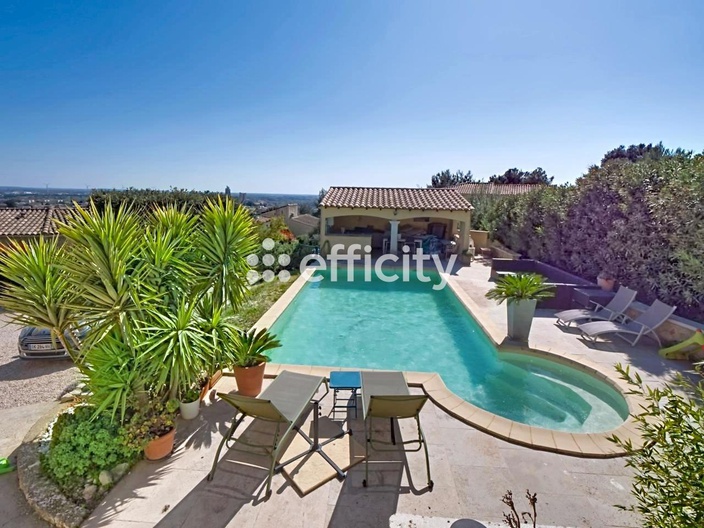 maison 10 pièces - 253m2 à Beaucaire (30300)