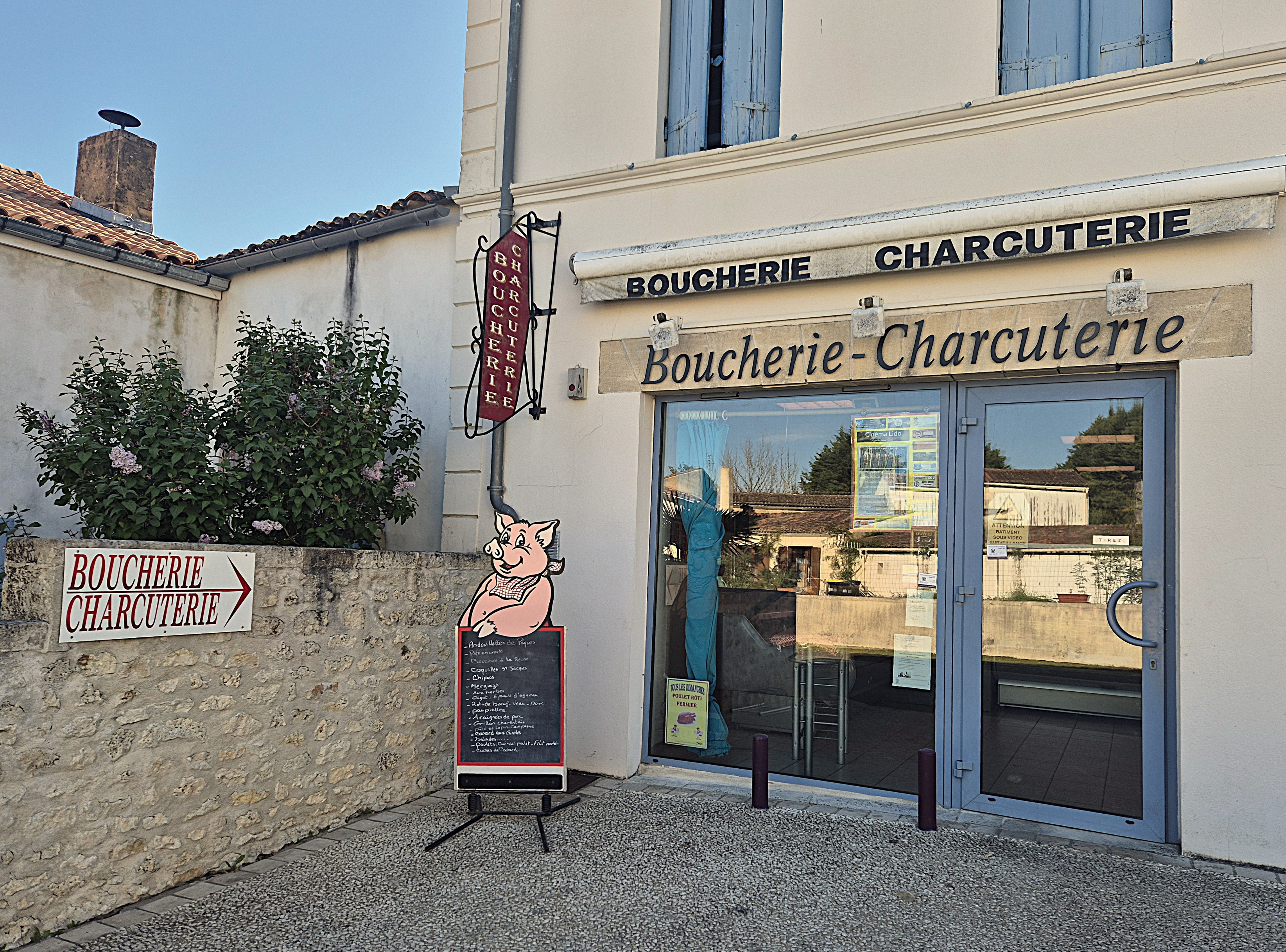 Achat immobilier Fonds de commerce   96m2 à Saint-Romain-de-Benet (17600) - Photo n°1