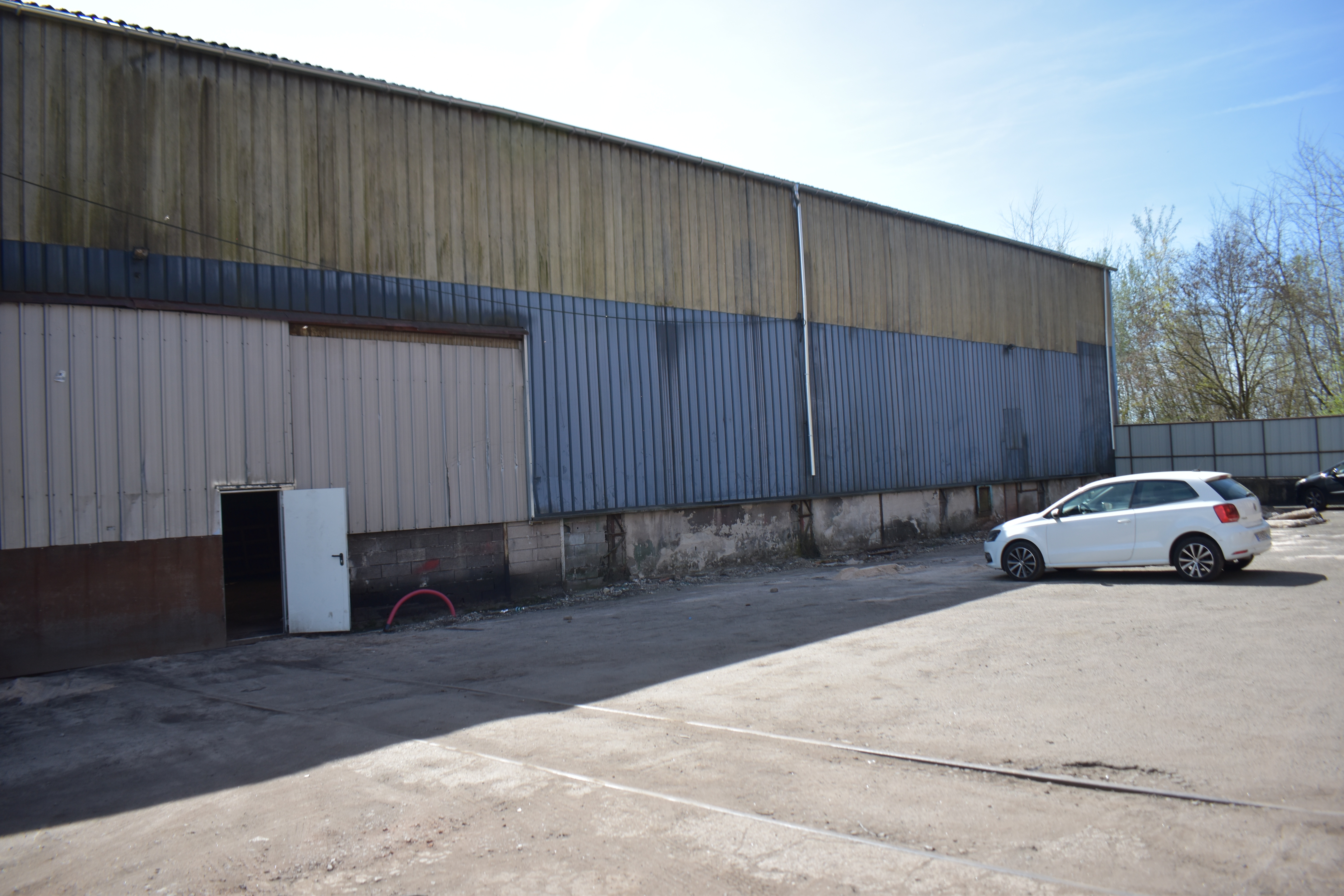 Local commercial 3 pièces 800 m² · à L'Hôpital · 800 m² · 215 000 €