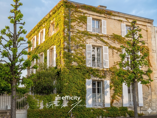 maison 8 pièces - 240m2 à Niort (79000)