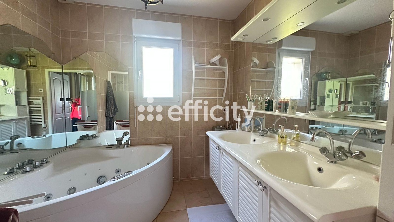 Achat immobilier Maison 6 pièces  160m2 à Saint-Cyr-sur-Loire (37540) - Photo n°8
