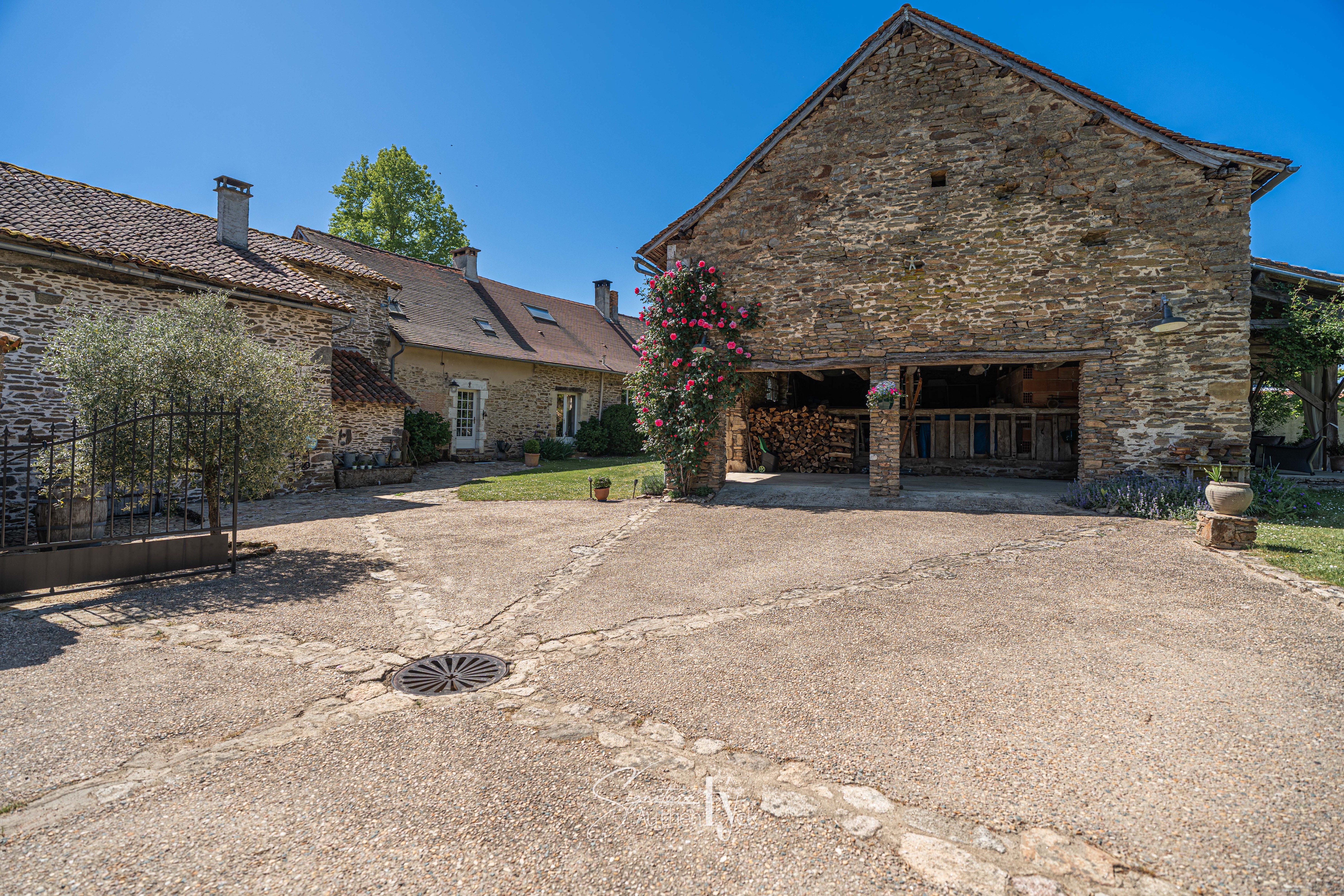 Achat immobilier Maison 7 pièces  232m2 à Saint-Saud-Lacoussière (24470) - Photo n°14