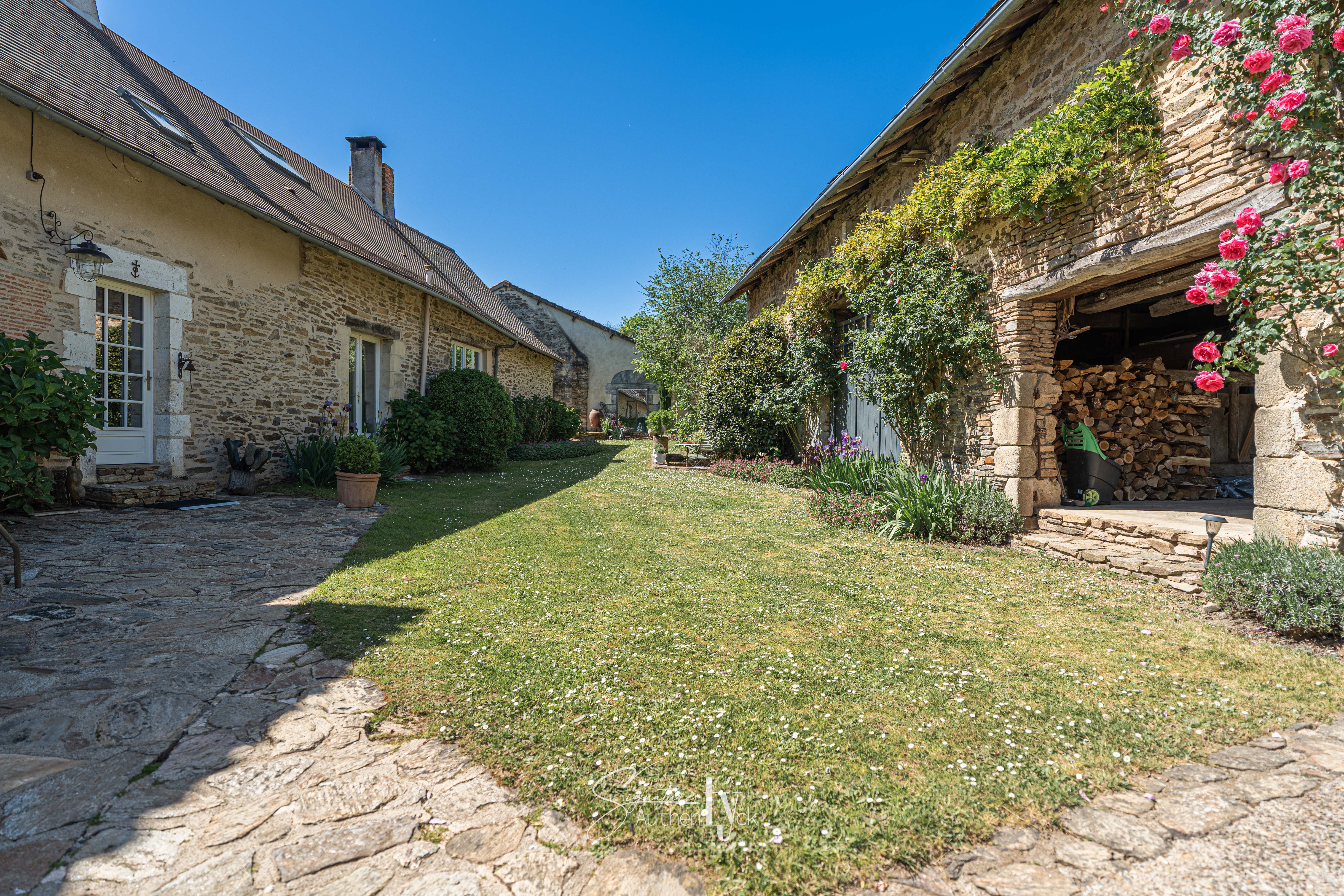 Achat immobilier Maison 7 pièces  232m2 à Saint-Saud-Lacoussière (24470) - Photo n°20