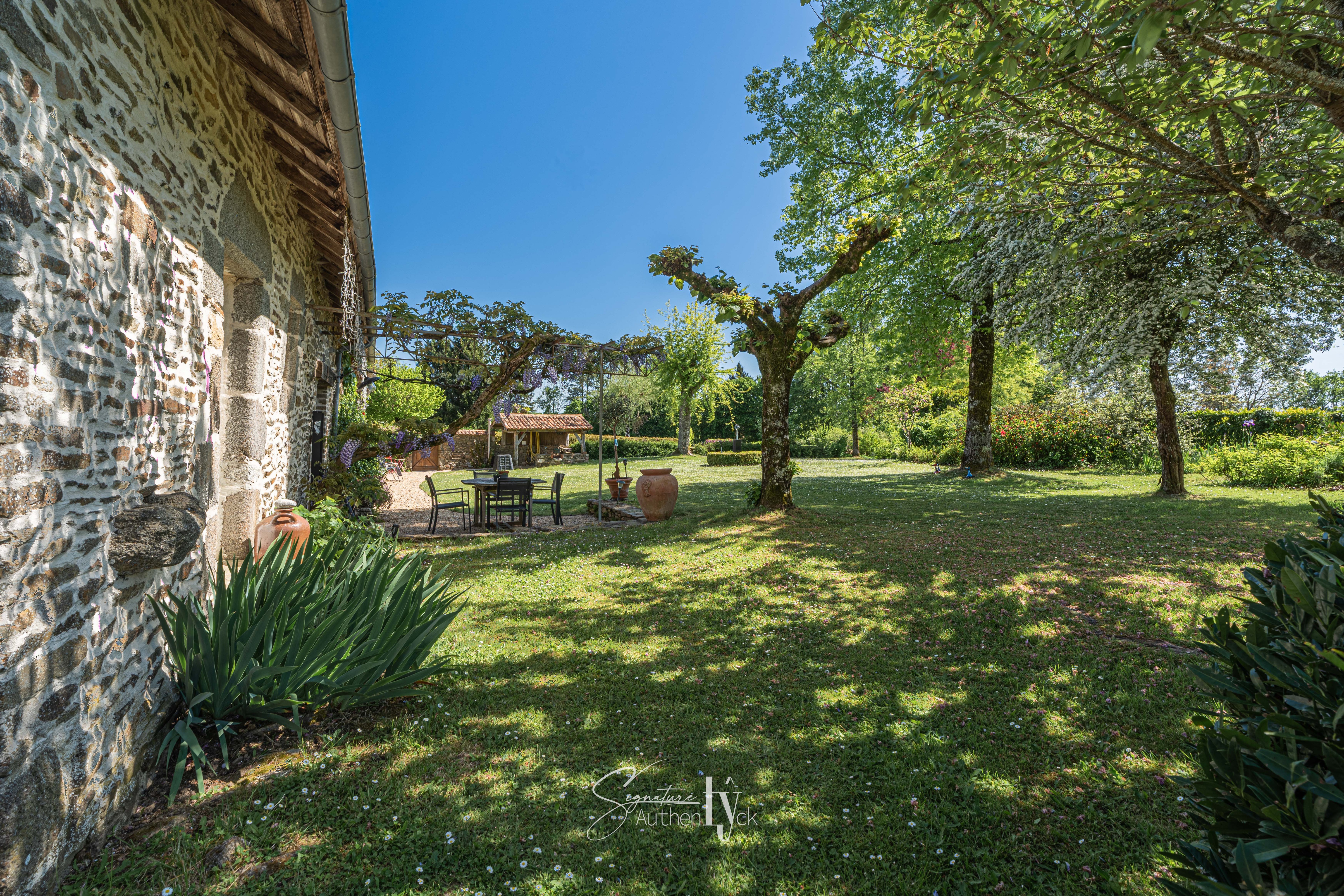 Achat immobilier Maison 7 pièces  232m2 à Saint-Saud-Lacoussière (24470) - Photo n°21