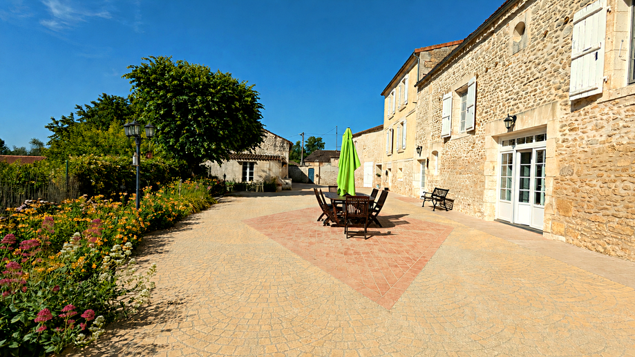 maison 10 pièces - 355m2 à Asnières-sur-Nouère (16290)
