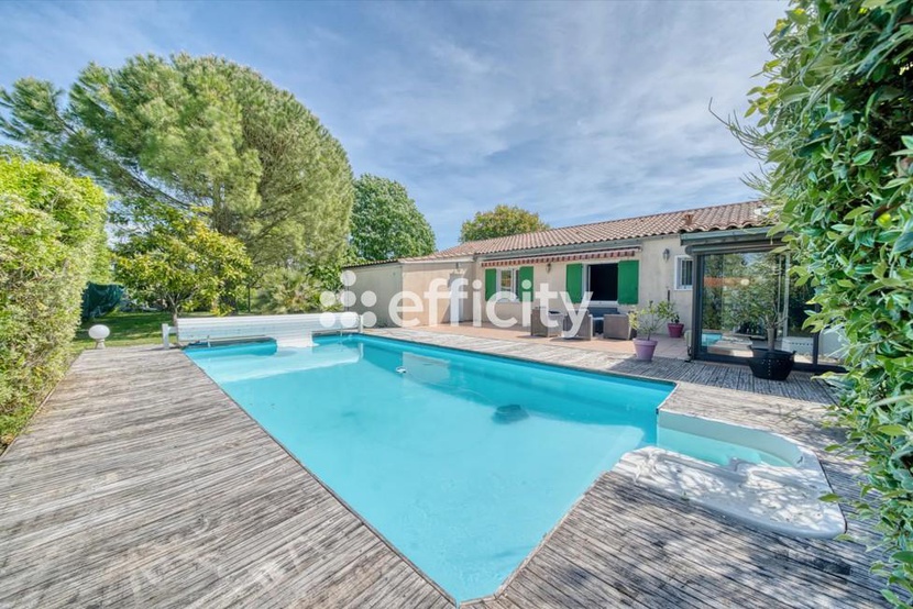 Achat immobilier Maison 7 pièces  189m2 à Yves (17340) - Photo n°1