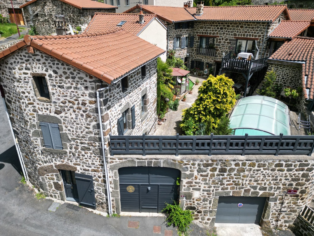 maison 10 pièces - 270m2 à Polignac (43000)