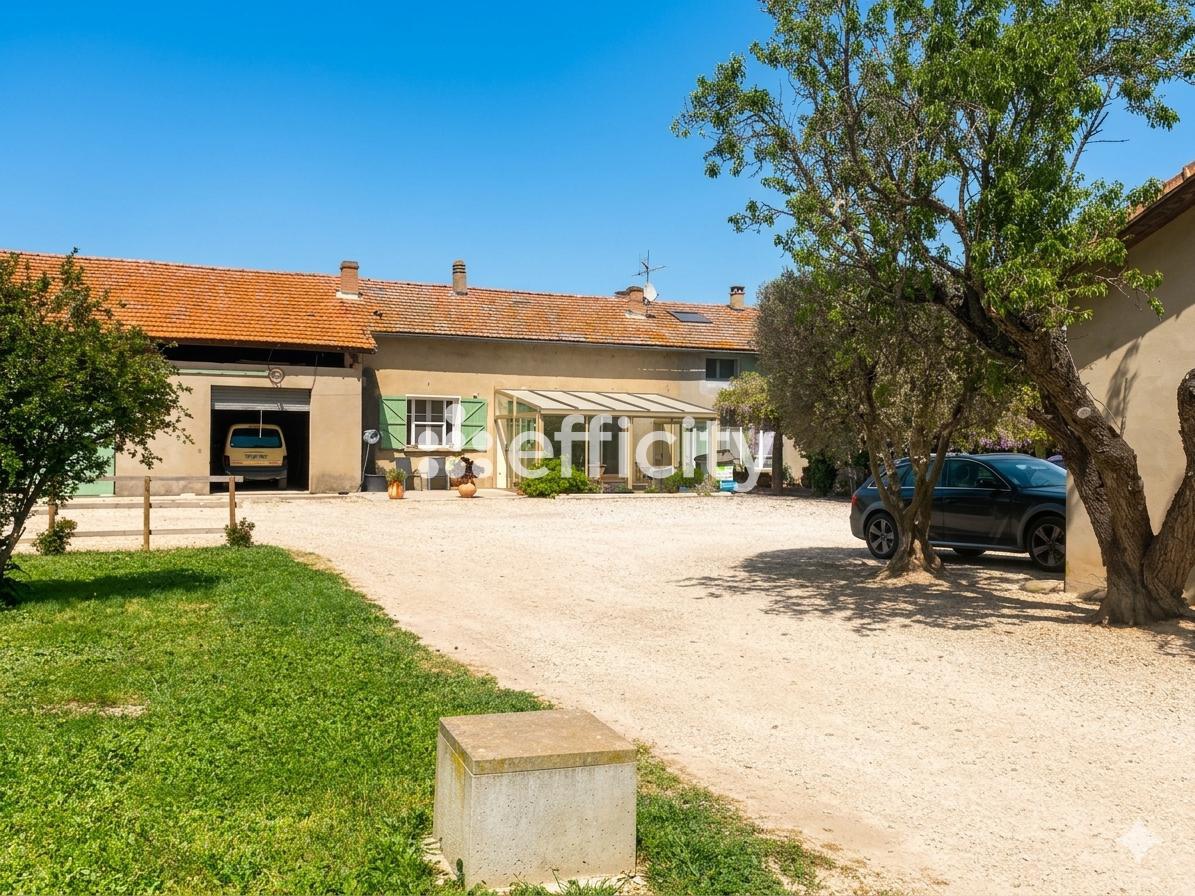 Maison 7 pièces 242 m² · à Eyguières · 242 m² · 799 000 €
