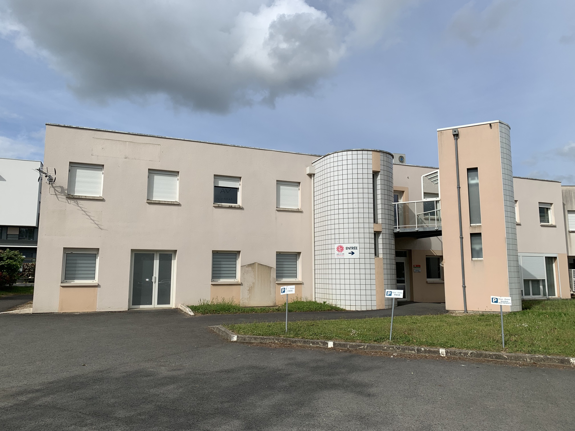 bureau 2 pièces - 92,0m2 à Poitiers (86000)