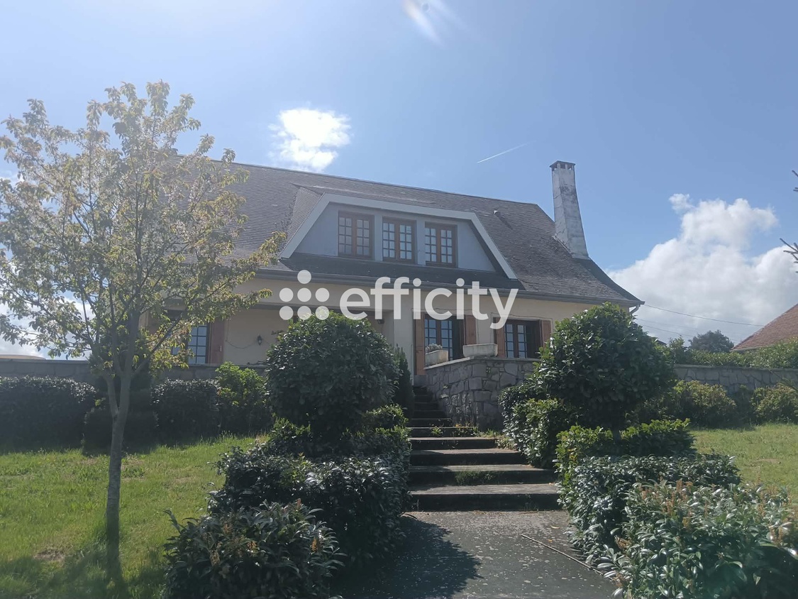 maison 10 pièces - 227m2 à Chambles (42170)
