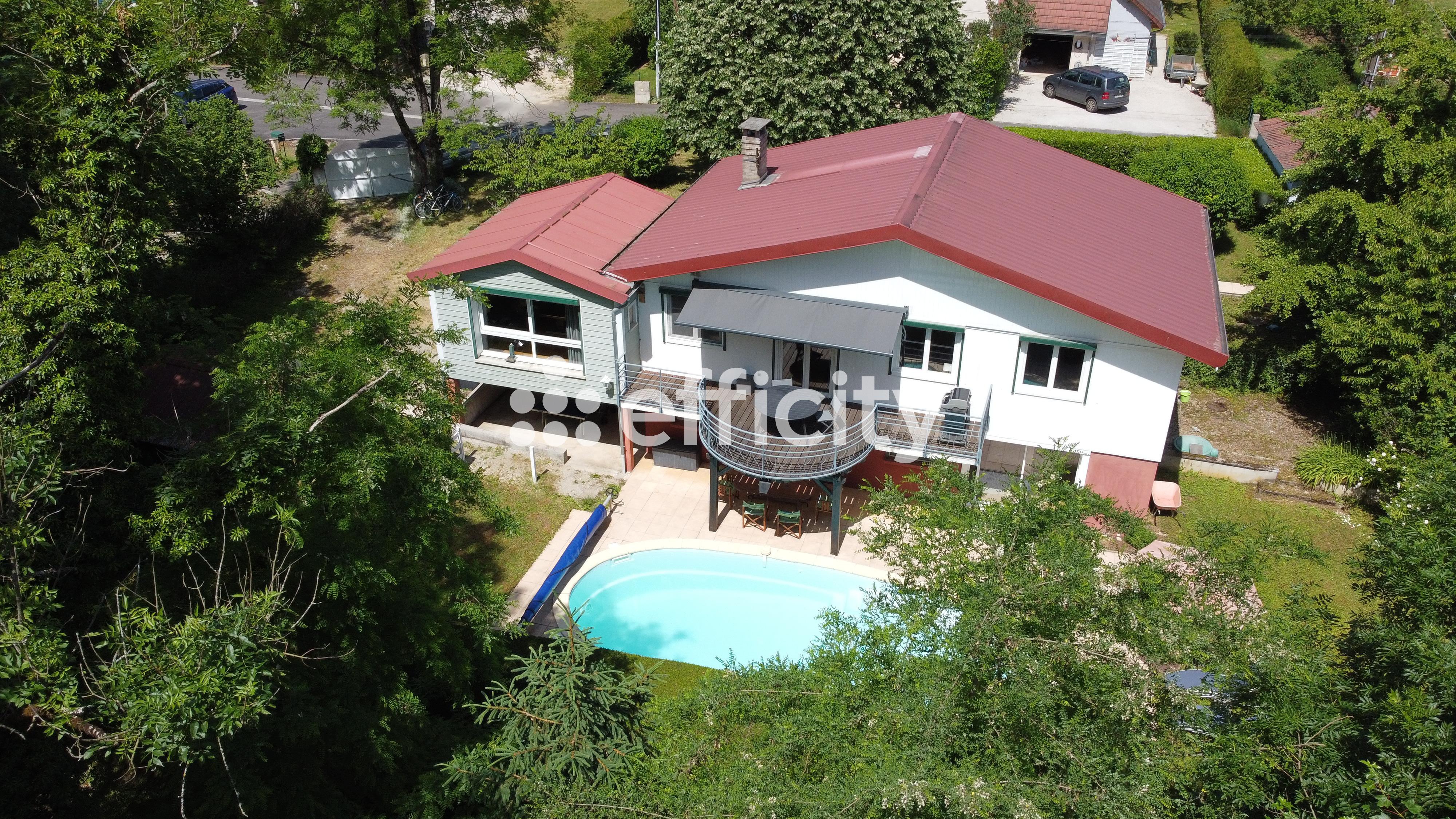 Maison 5 pièces 158 m² · à Ougney-Douvot · 158 m² · 270 000 €