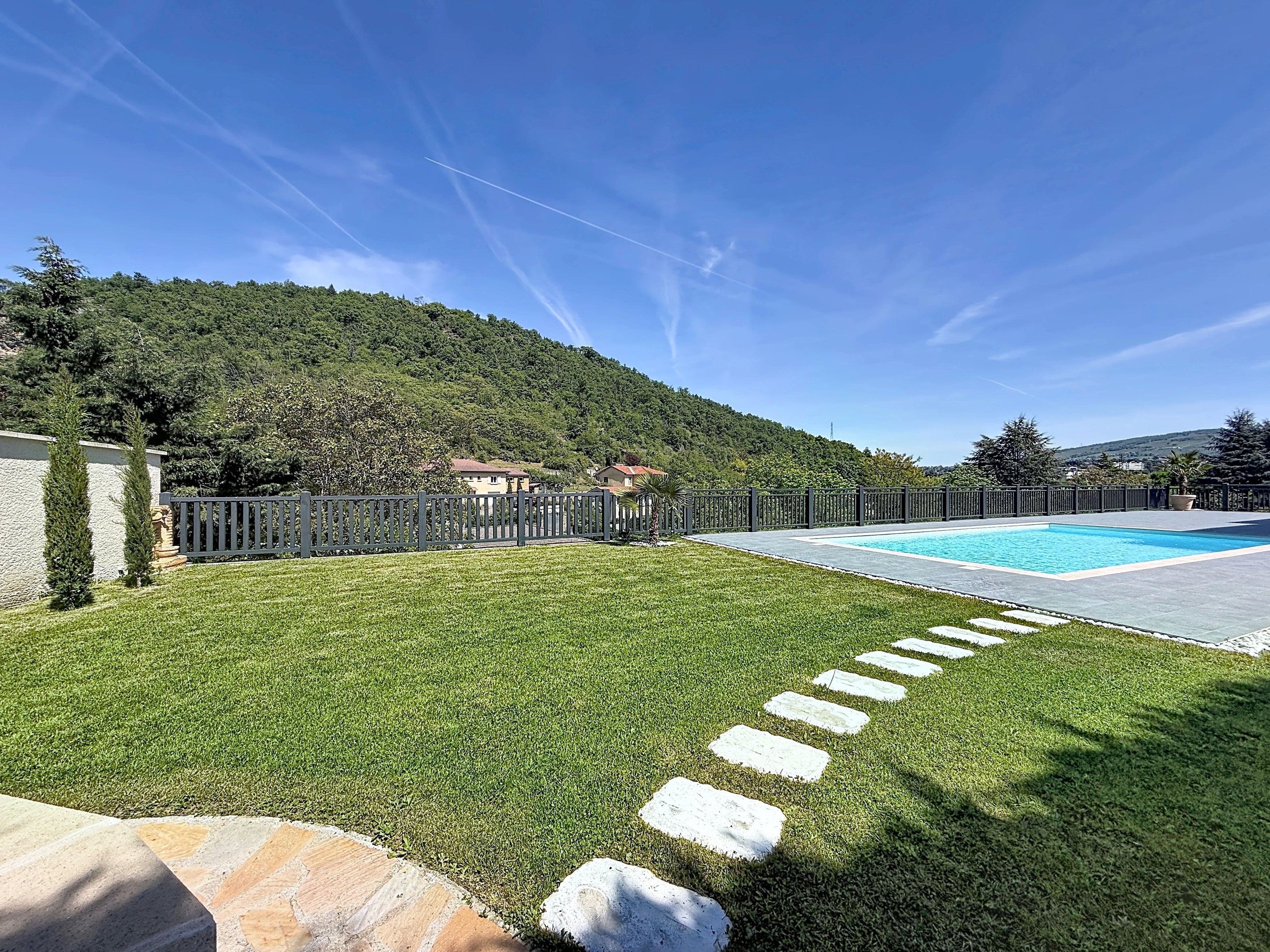Achat immobilier Maison 4 pièces  135m2 à Genilac (42800) - Photo n°4