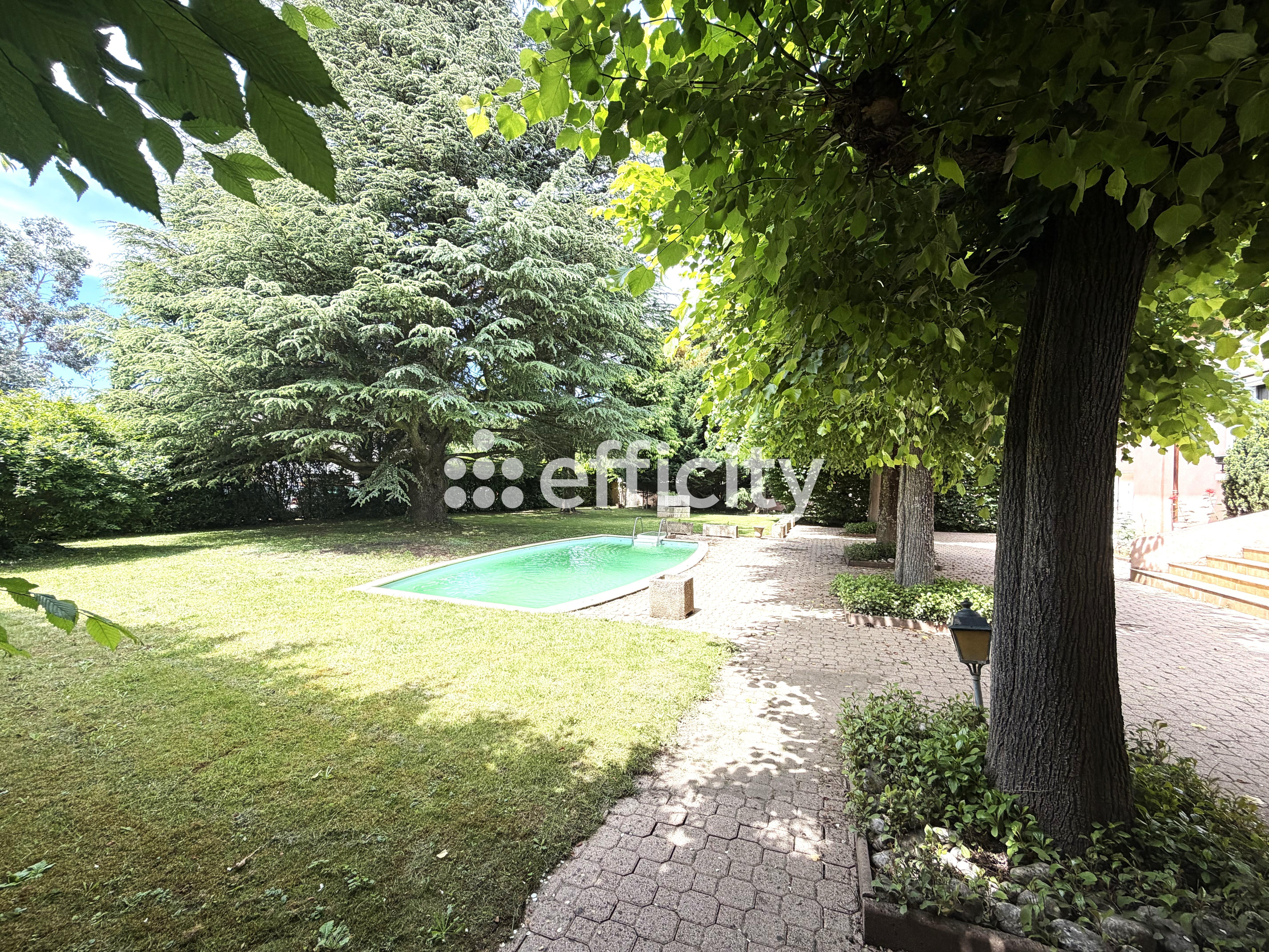 Maison 6 pièces 160 m² · à Jassans-Riottier · 160 m² · 419 000 €