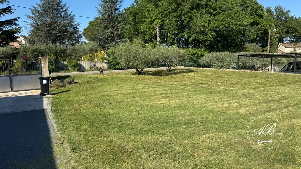 terrain  - 300m2 à Saint-Geniès-de-Malgoirès (30190)