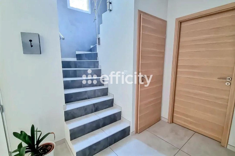 Achat immobilier Maison 8 pièces  185m2 à Laizé (71870) - Photo n°9