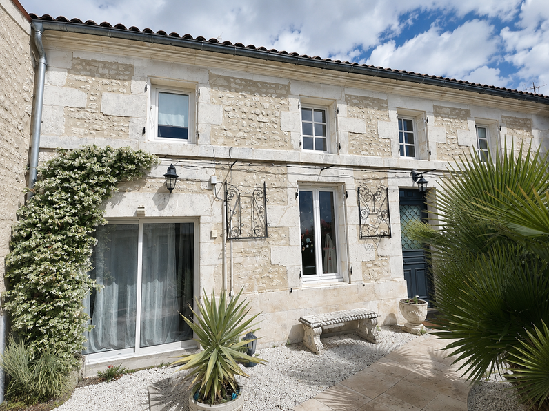 maison 6 pièces - 227m2 à Saint-Vaize (17100)