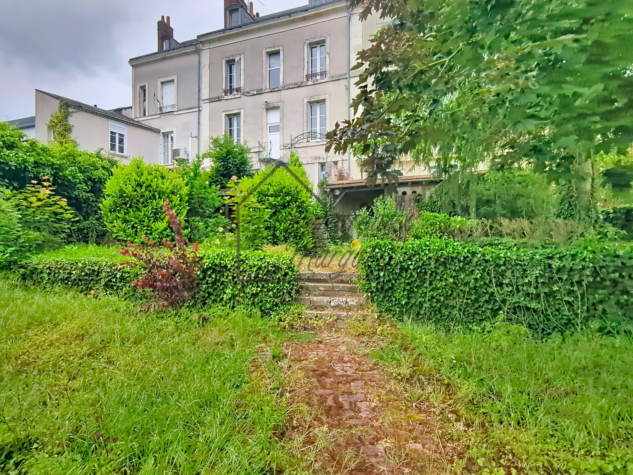 immeuble 10 pièces - 165m2 à Château-Renault (37110)
