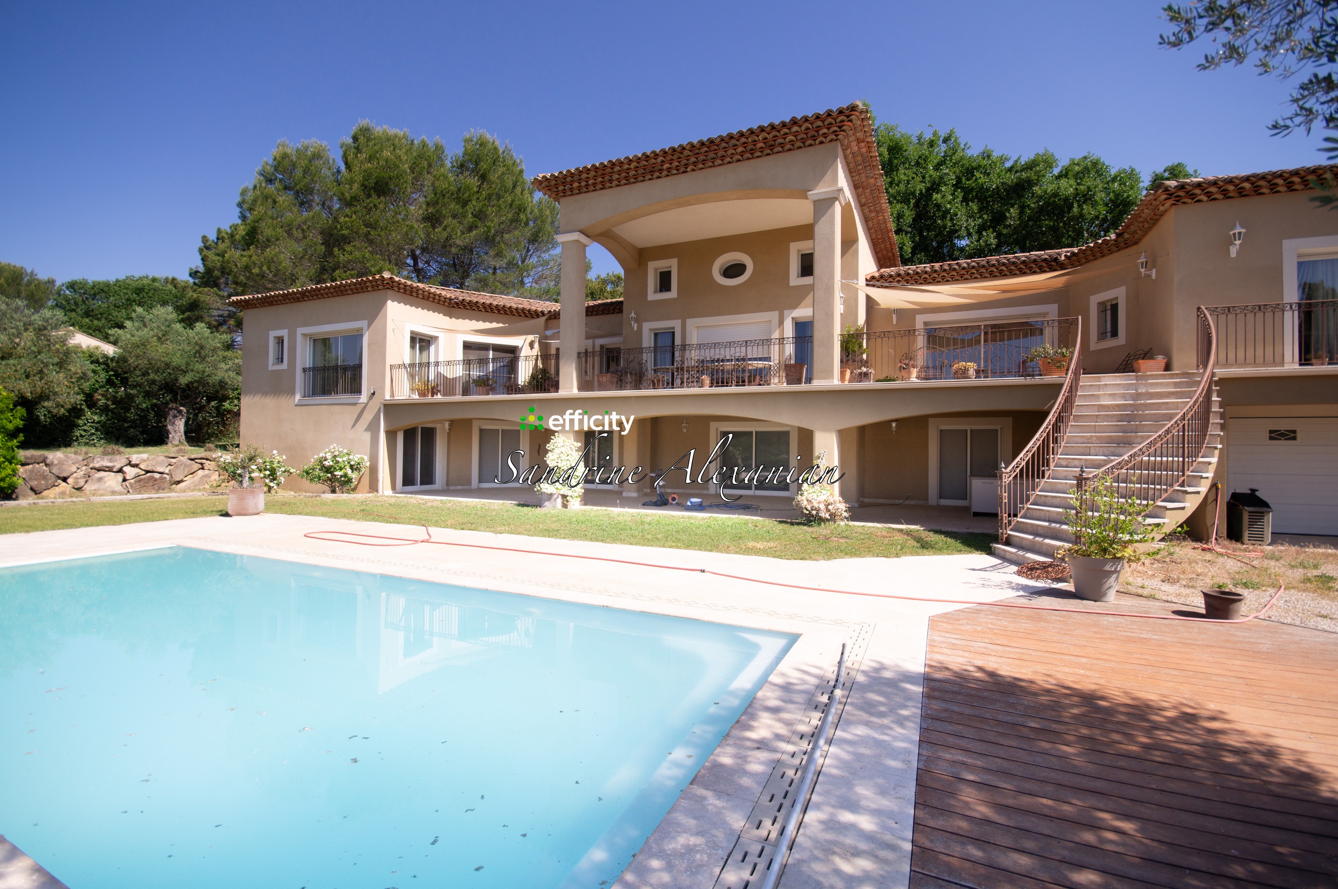 maison 10 pièces - 350,0m2 à Le Val (83143)
