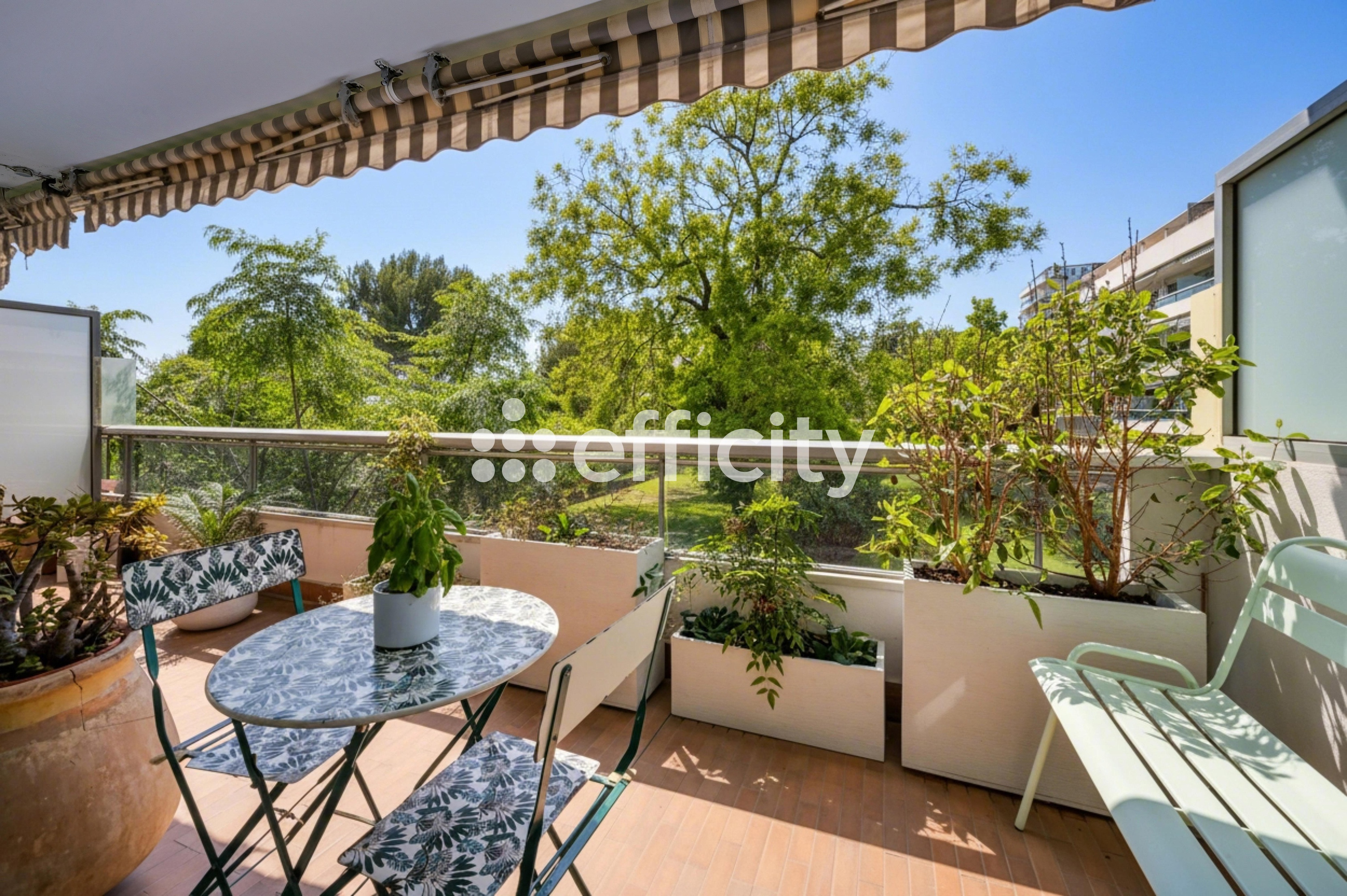 appartement 3 pièces - 100m2 à Marseille (13008)