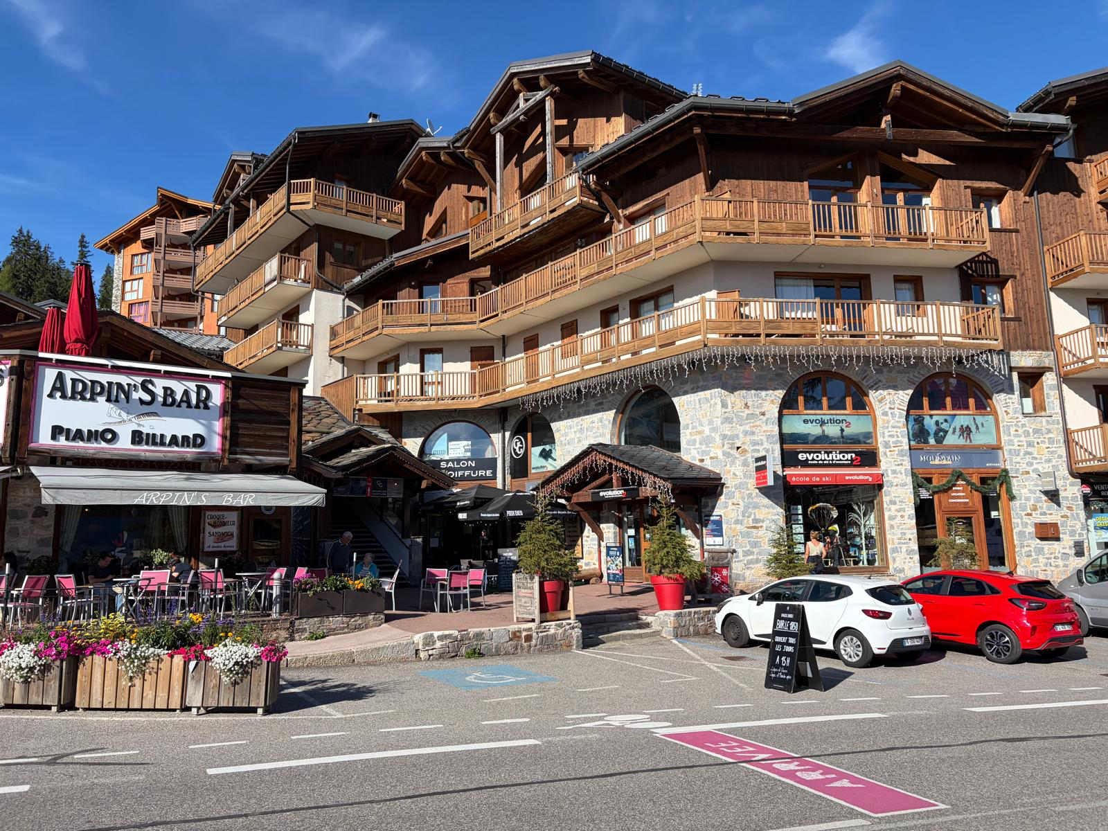 Local commercial 128 m² · à Montvalezan · 128 m² · 665 000 €