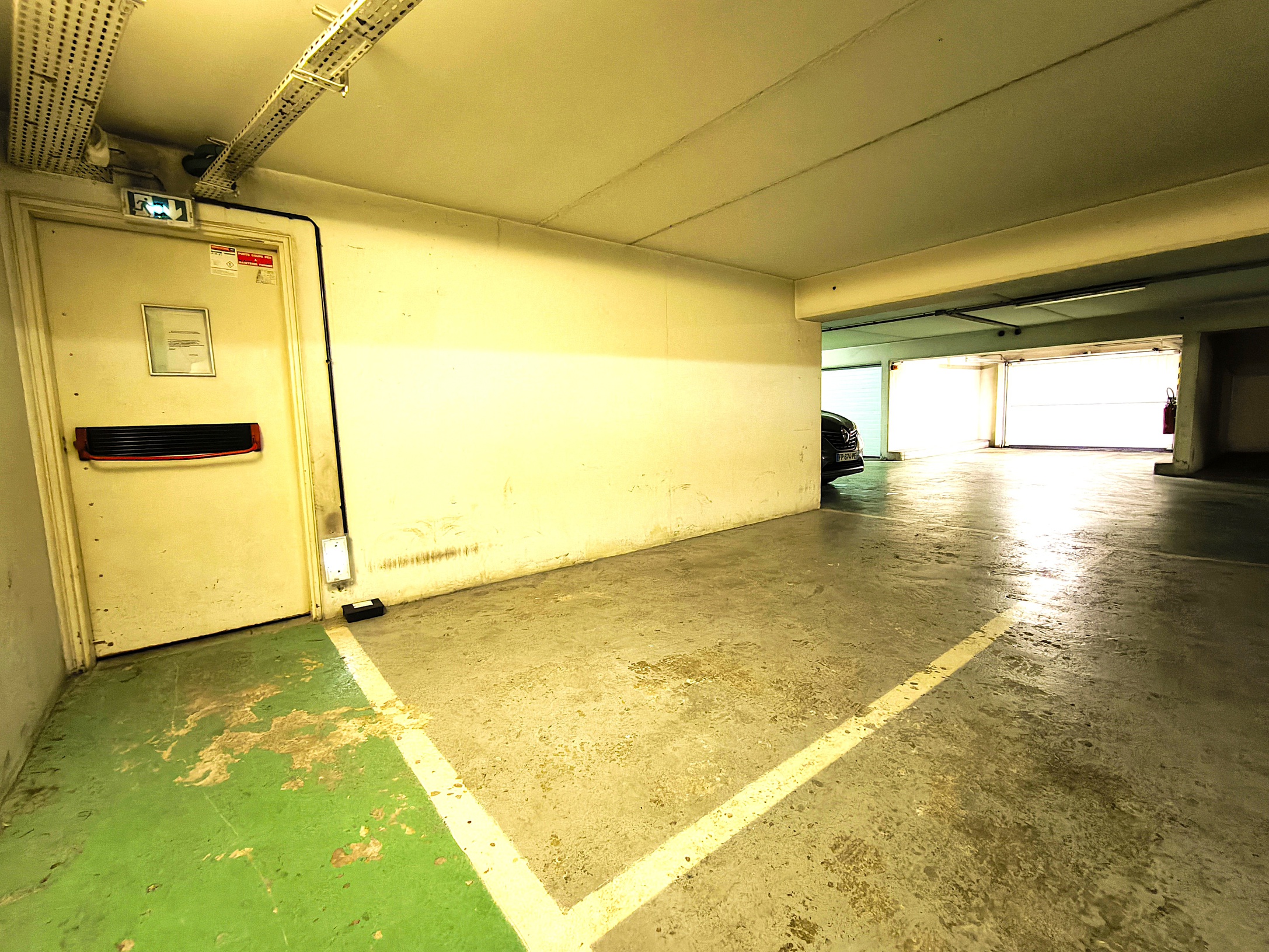 parking  - 10m2 à Paris (75020)