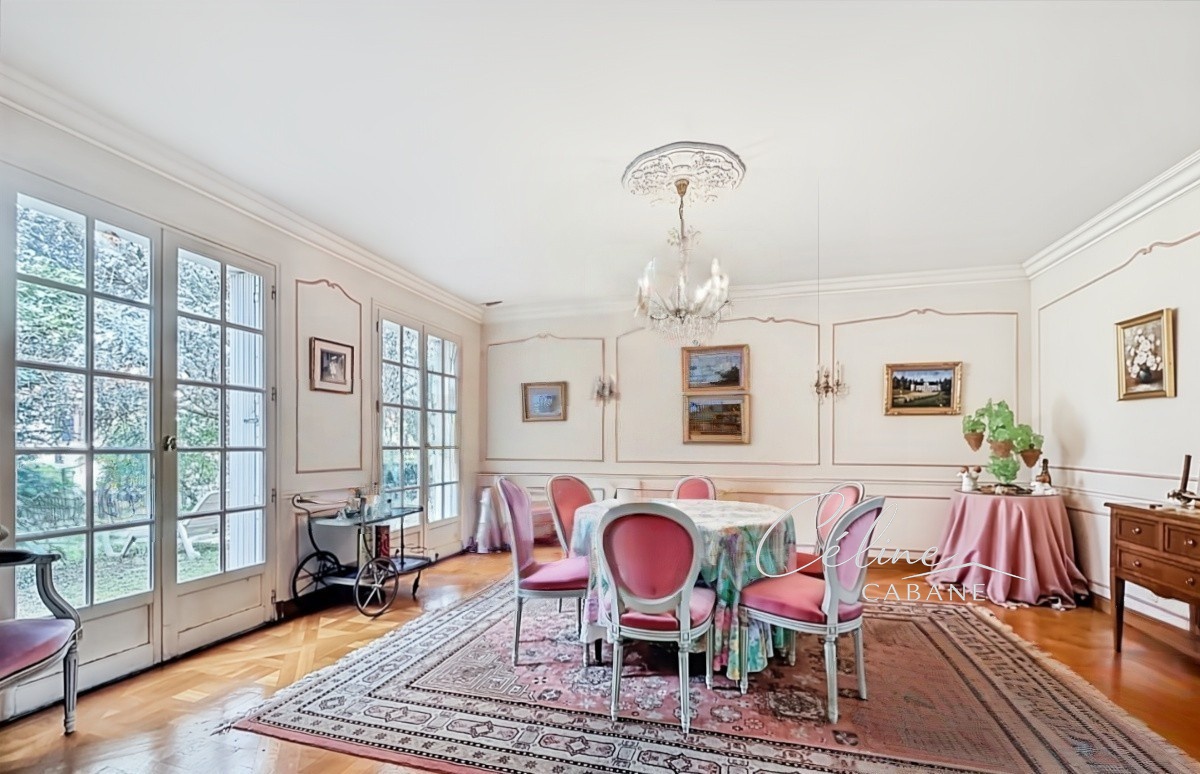 Maison 12 pièces 368 m² · à Roissy-en-Brie · 368 m² · 730 000 €