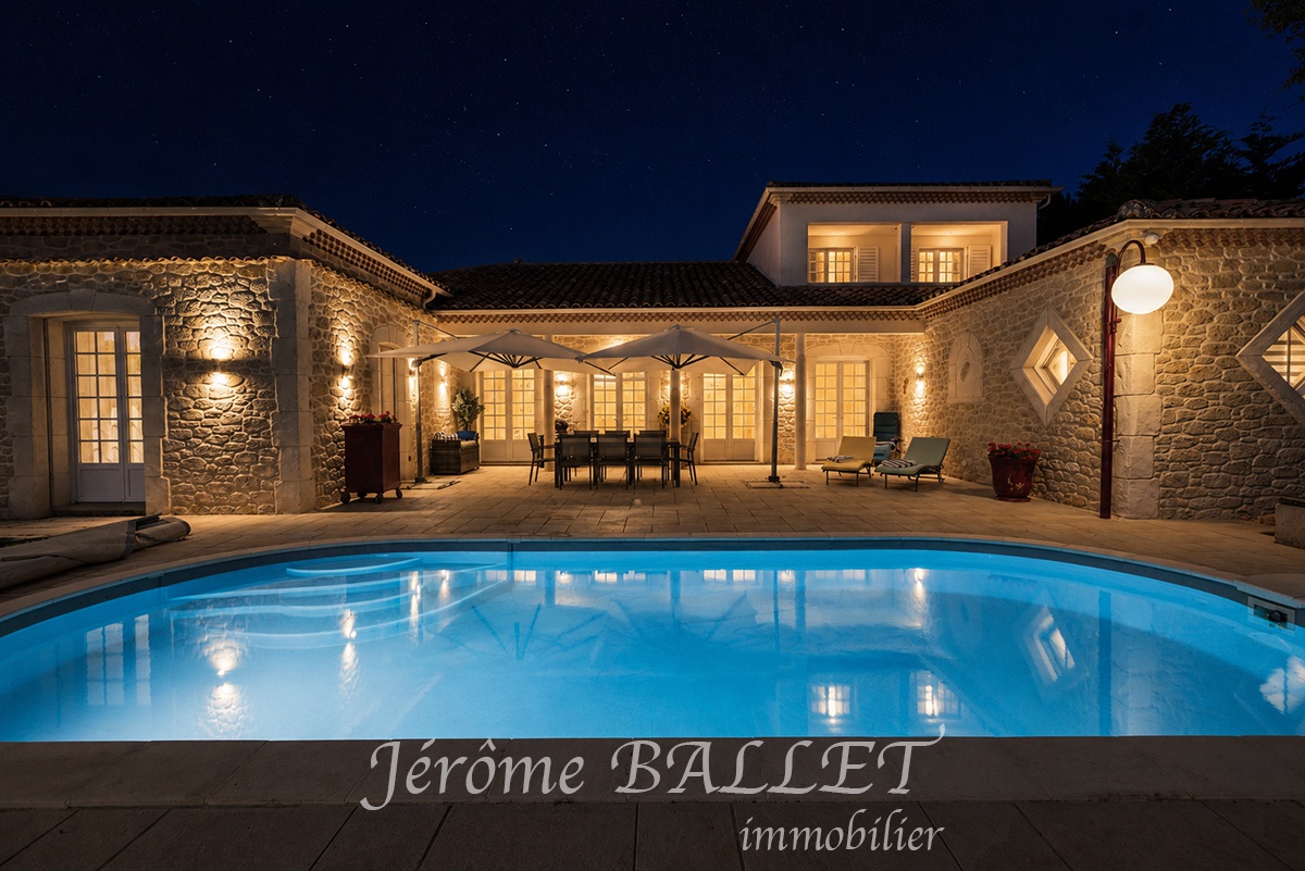 Maison 5 pièces 218 m² · à Cazaubon · 218 m² · 340 000 €