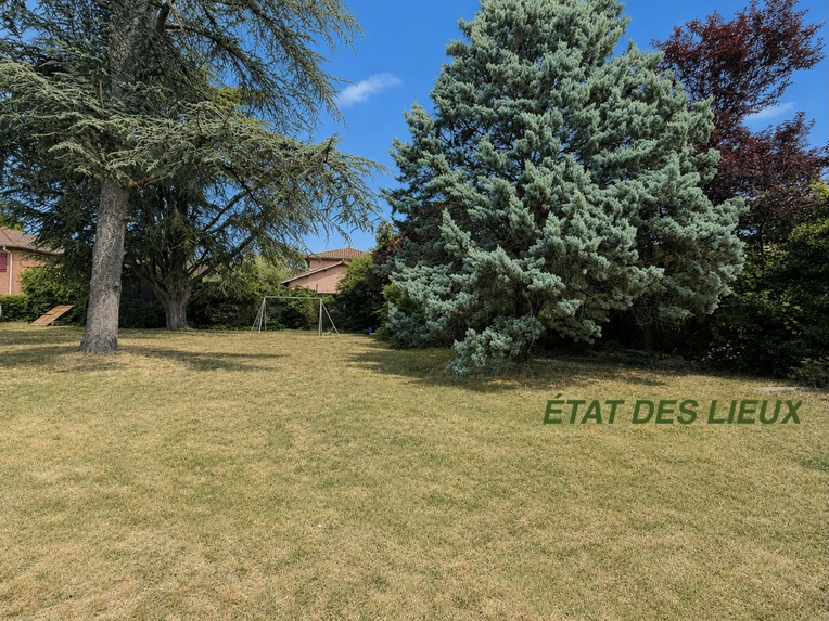 terrain  - 750m2 à Décines-Charpieu (69150)