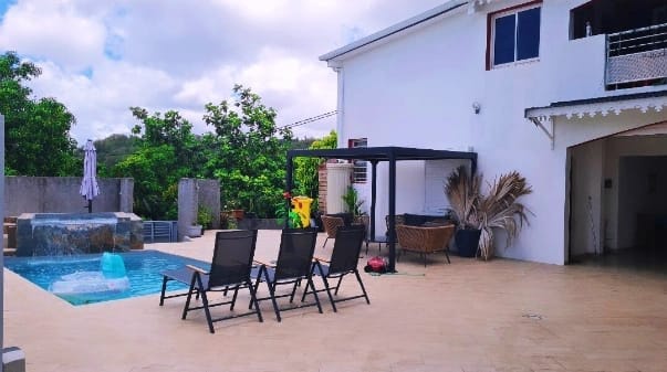 Maison 5 pièces 150 m² · à Saint-Esprit · 150 m² · 430 000 €