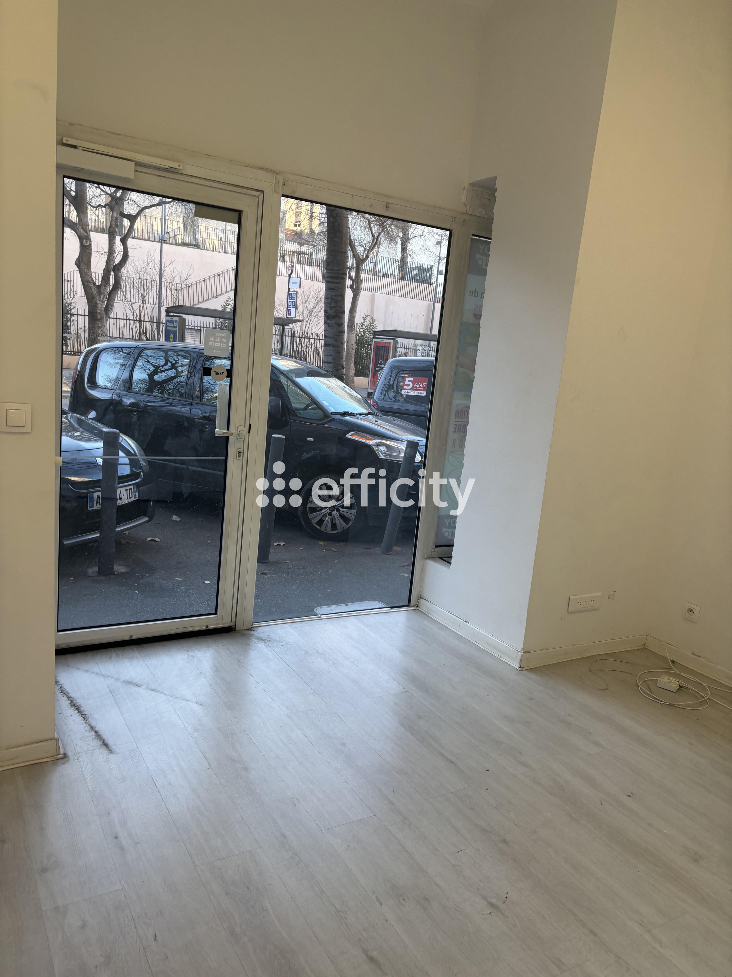 local commercial 5 pièces - 90m2 à Marseille (13007)